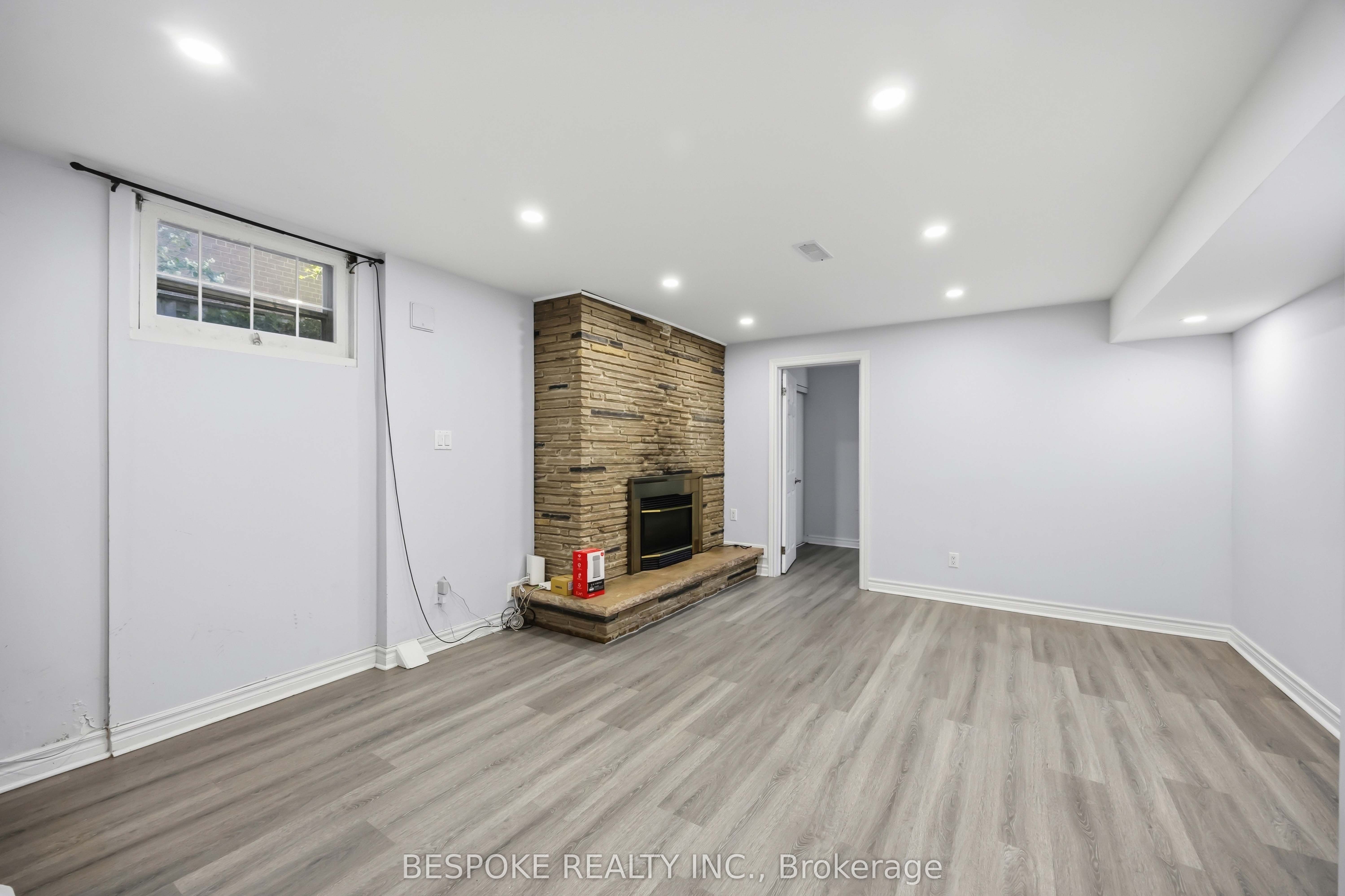 33 Combermere Drive Bsmt, Toronto, ON M3A 2W4 photo 4
