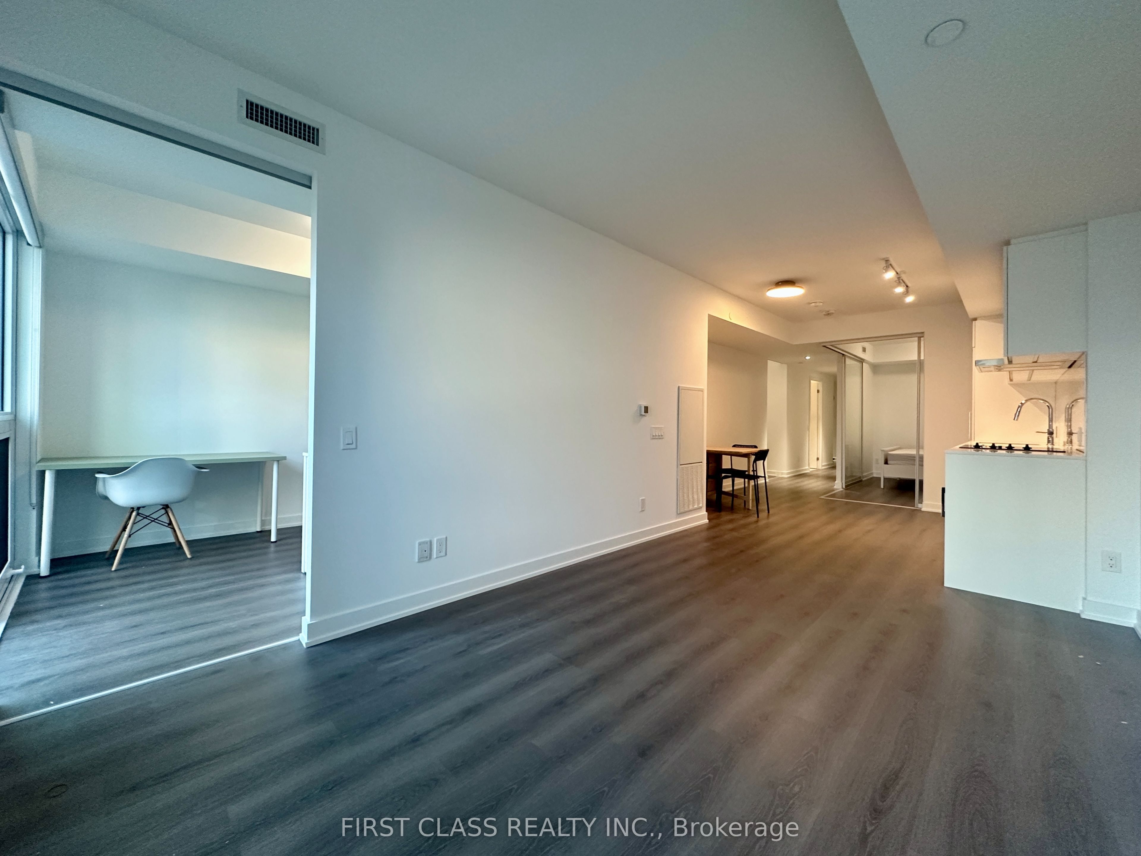 8 Wellesely west Street 706, Toronto, ON M4Y 0J5 photo 5