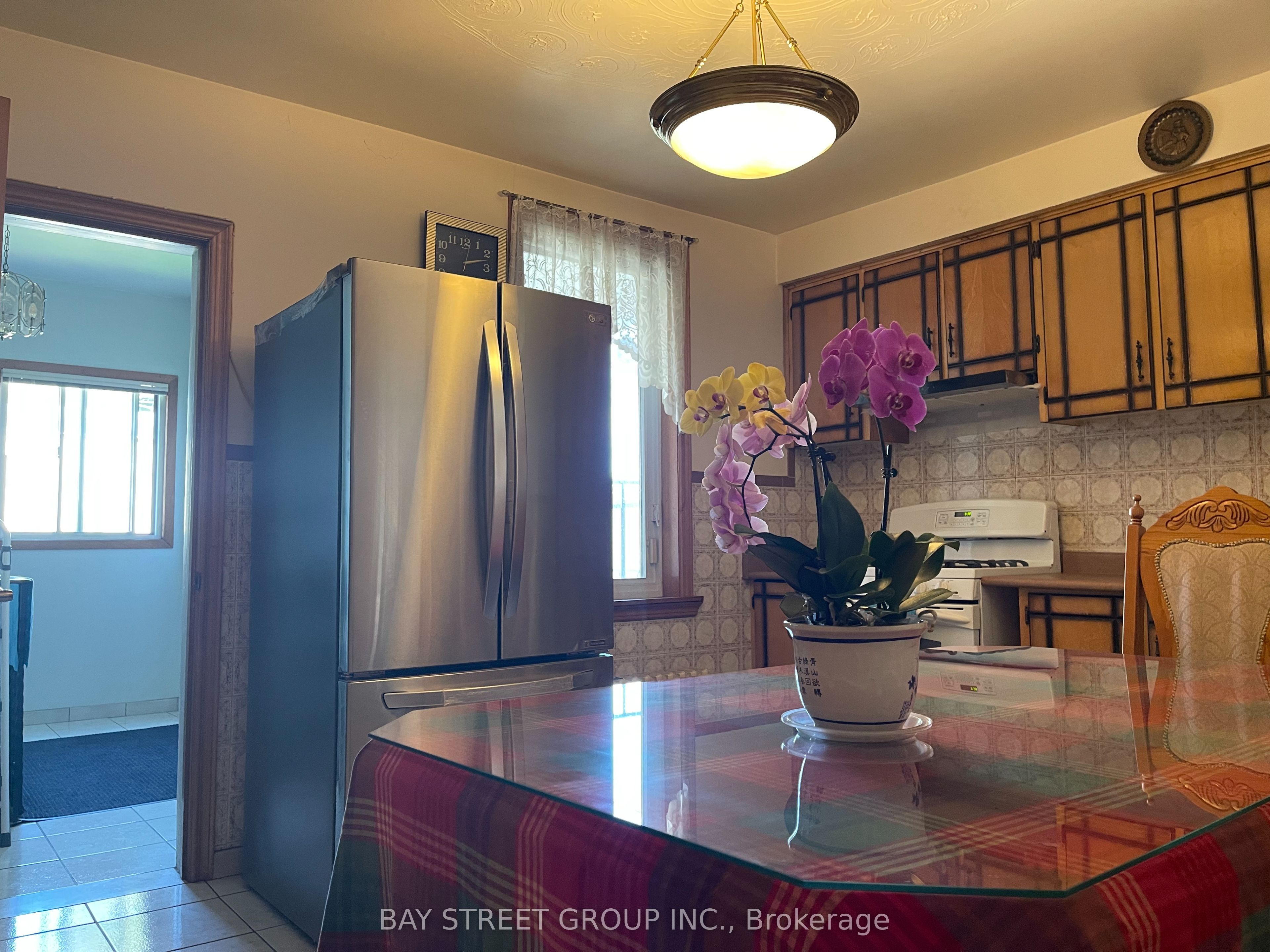 543 Crawford Street, Toronto, ON M6G 3J9 photo 2