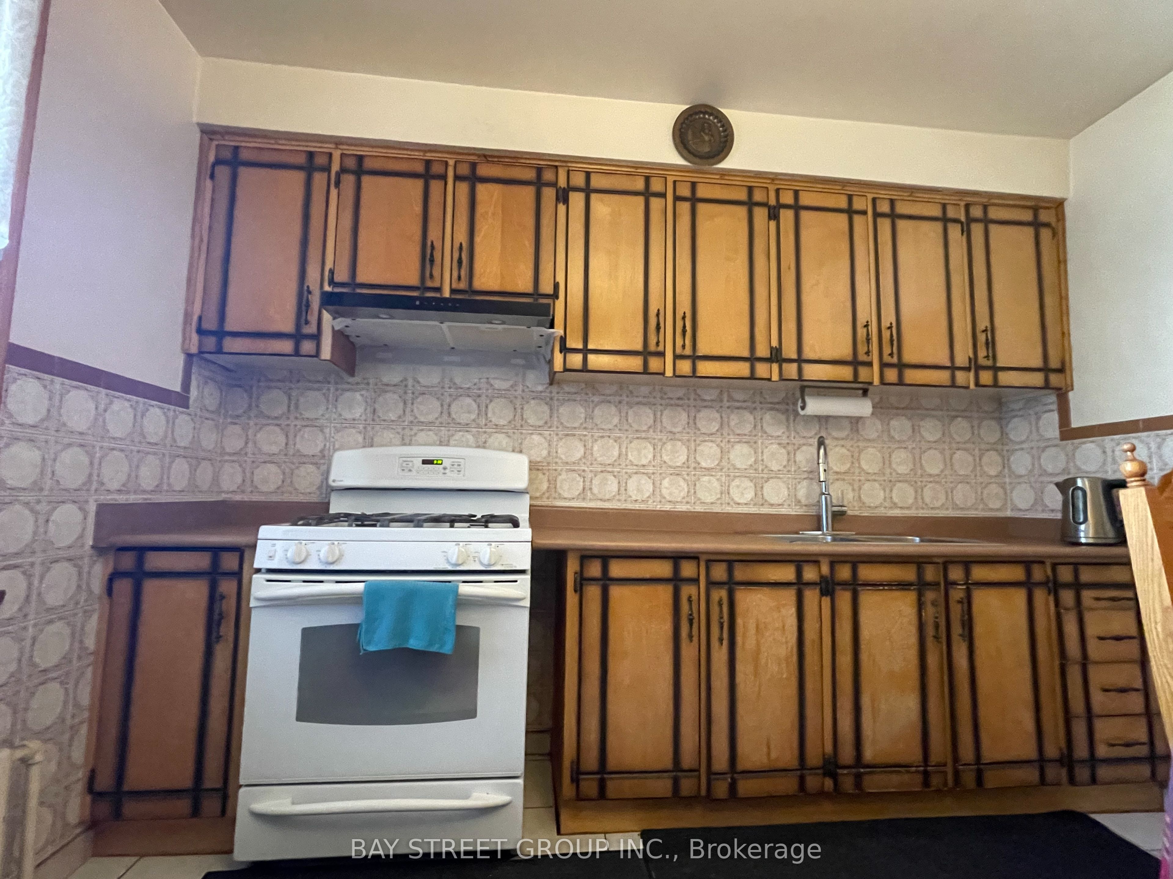 543 Crawford Street, Toronto, ON M6G 3J9 photo 3