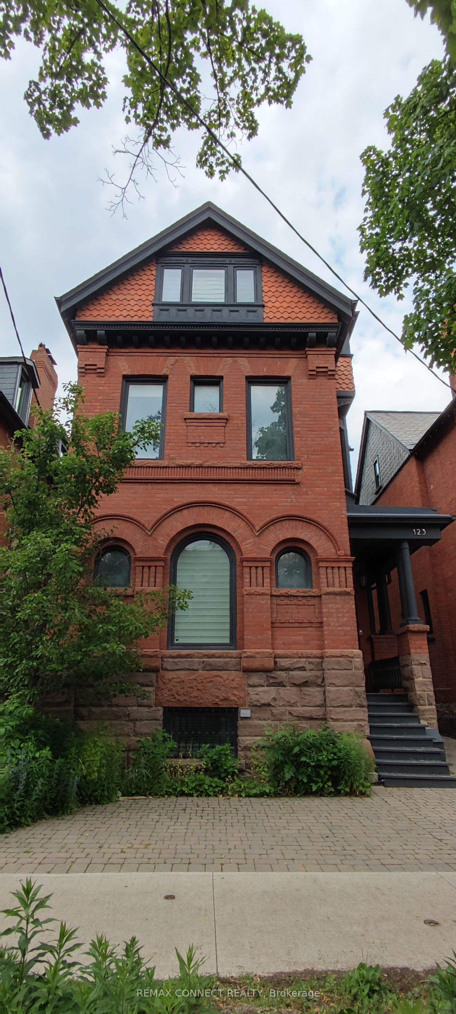 123 Bedford Road Lower, Toronto, ON M5R 2K6
