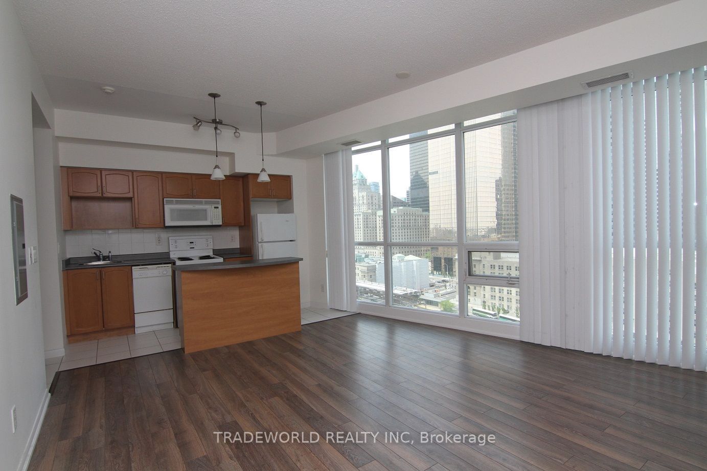 18 Yonge Street 1604, Toronto, ON M5E 1Z8 photo 3