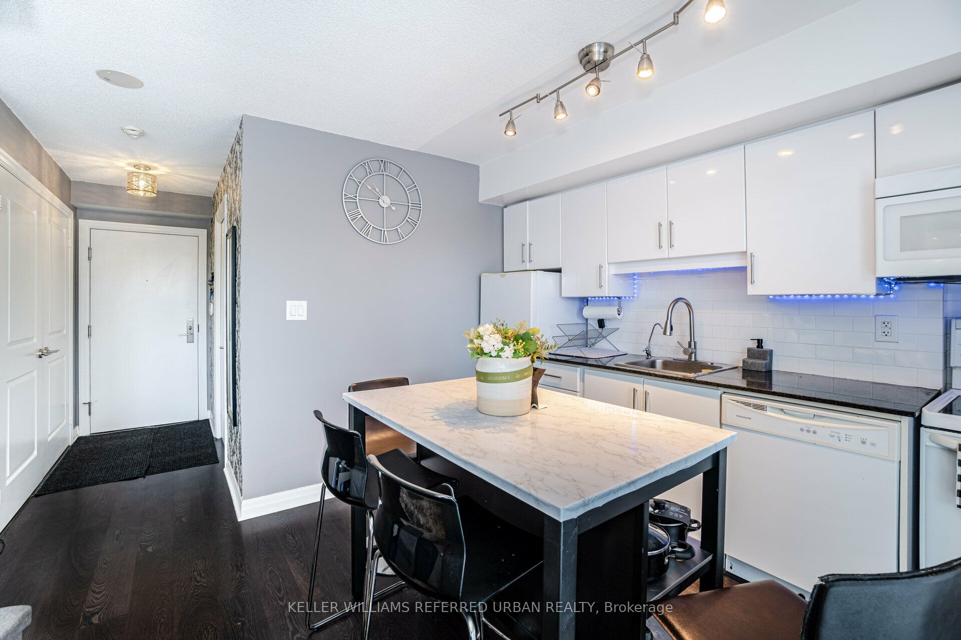 2035 Sheppard Avenue E 335, Toronto, ON M2J 0A8
