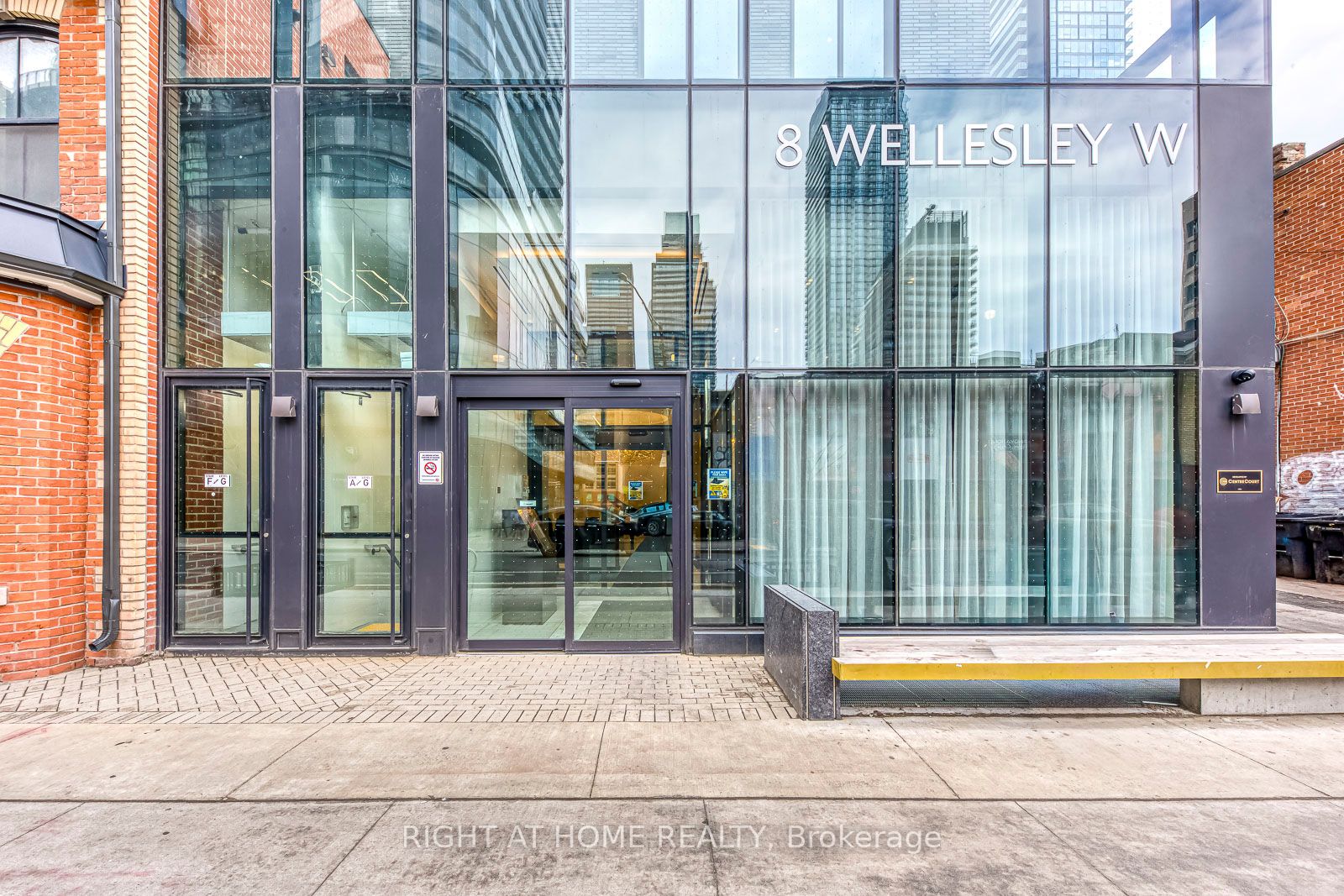 8 Wellesley Street W 3112, Toronto, ON M4Y 0J5 photo 2