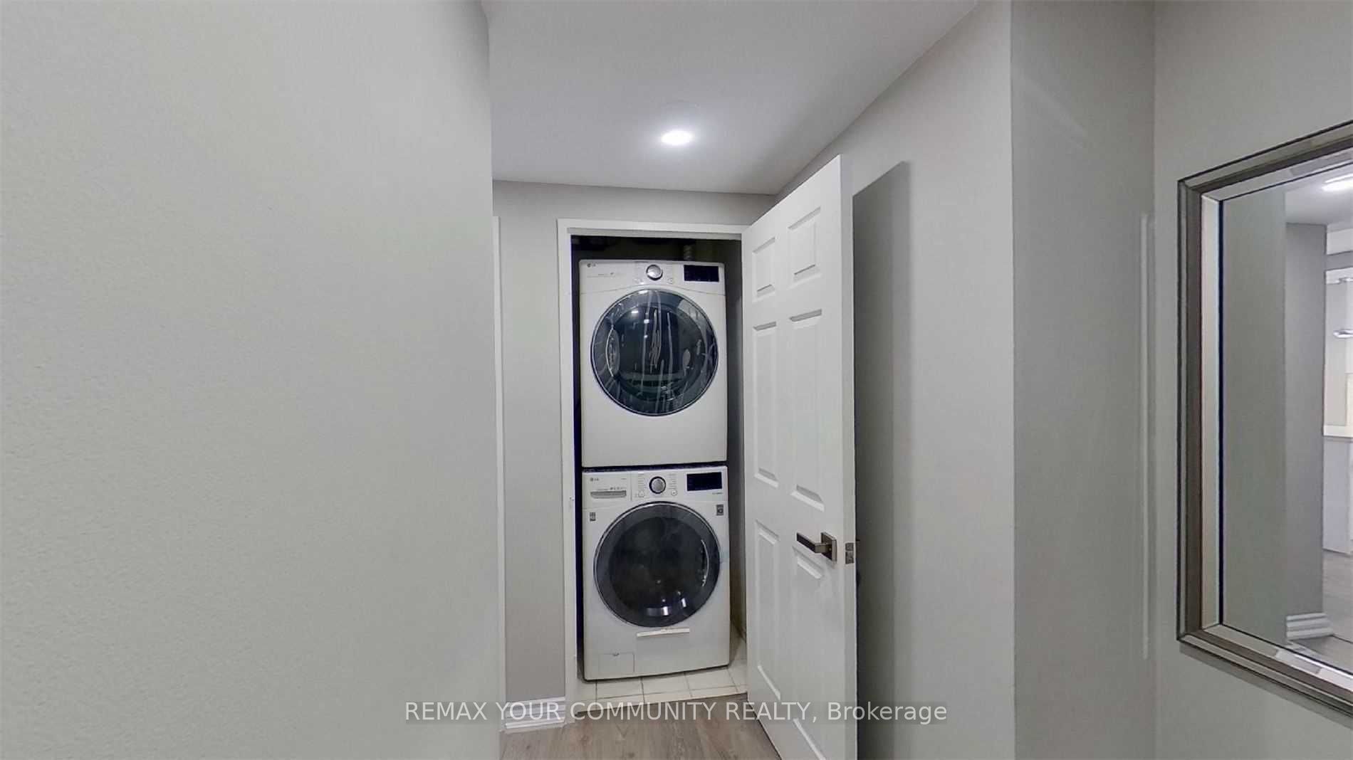 55 Centre Avenue 1601, Toronto, ON M5G 2H5 photo 3