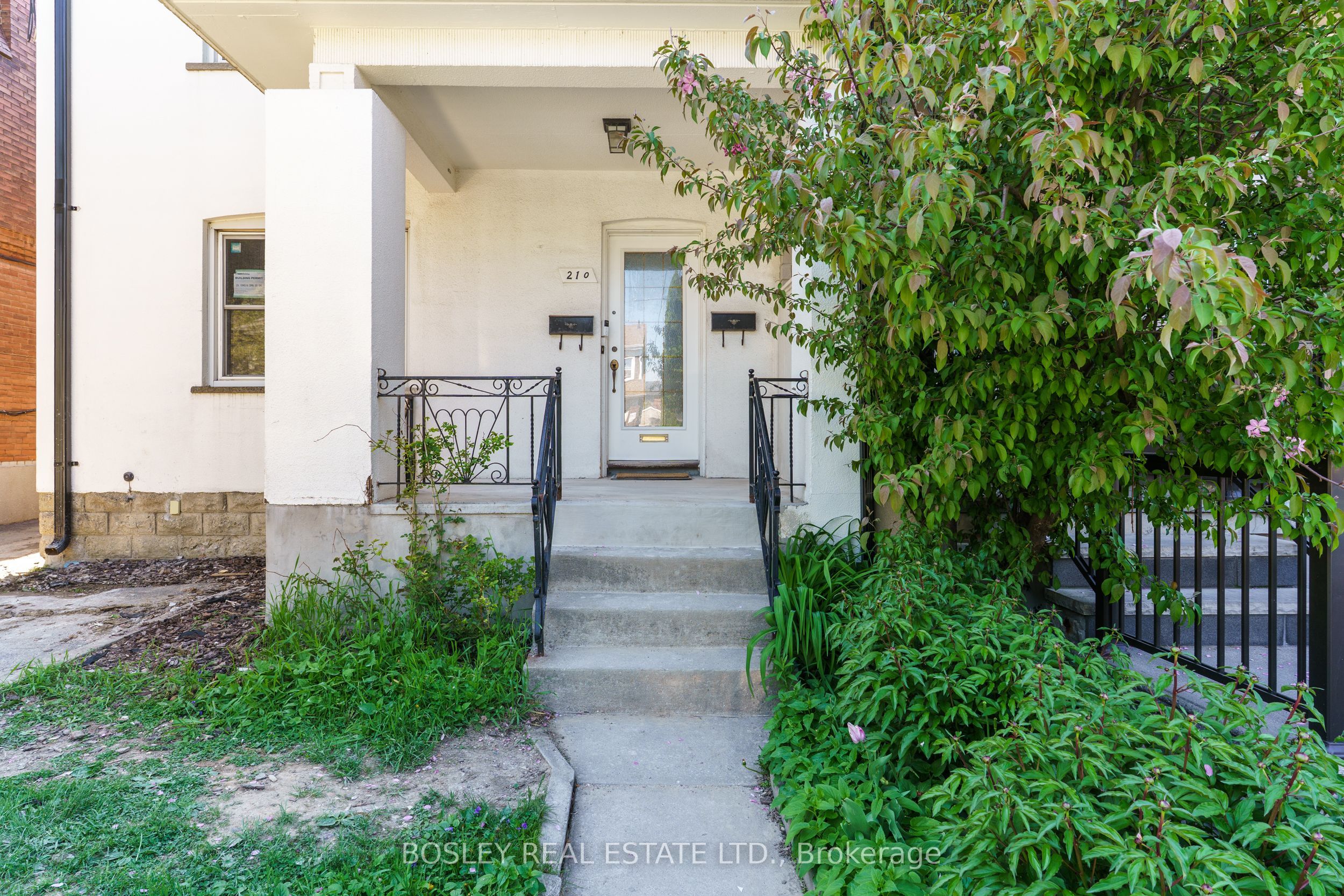 210 Westmount Avenue 1, Toronto, ON M6E 3M8 photo 3
