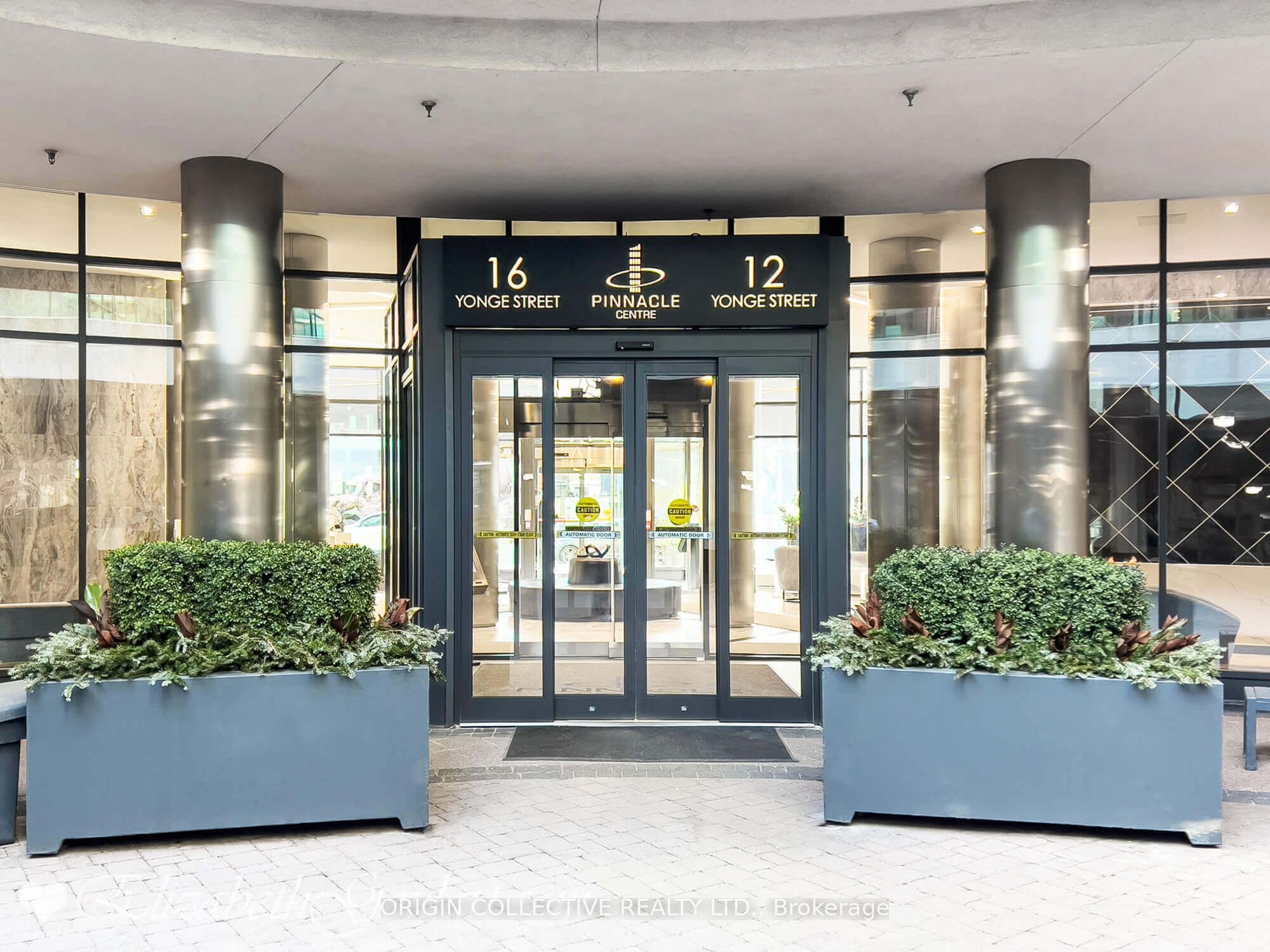 12 Yonge Street 602, Toronto, ON M5E 1Z9 photo 3
