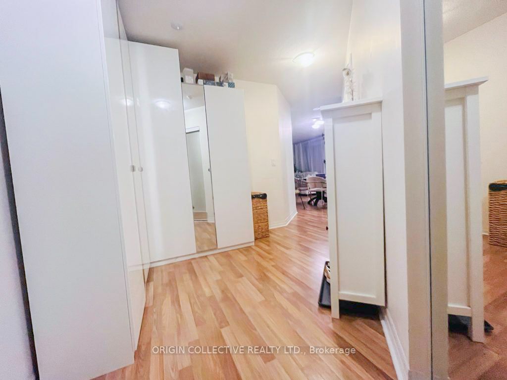 12 Yonge Street 602, Toronto, ON M5E 1Z9 photo 4