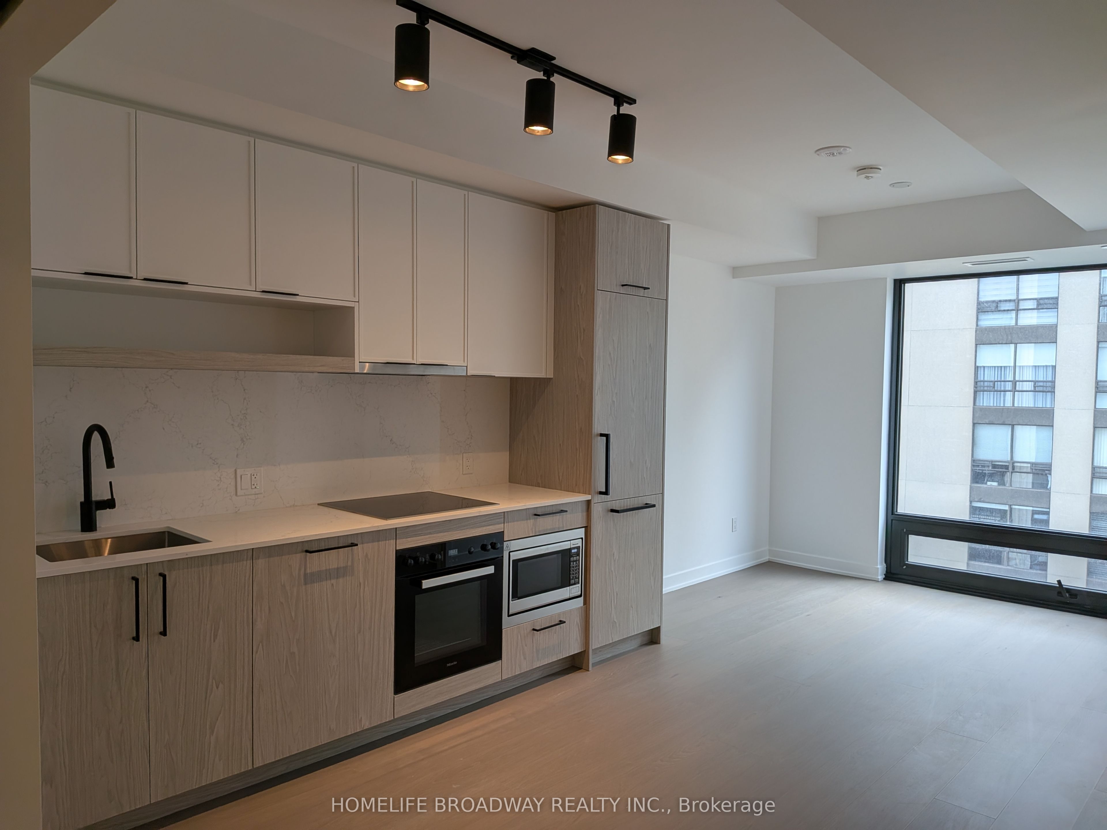 89 Montclair Avenue 1822, Toronto, ON M5P 0A9 photo 3