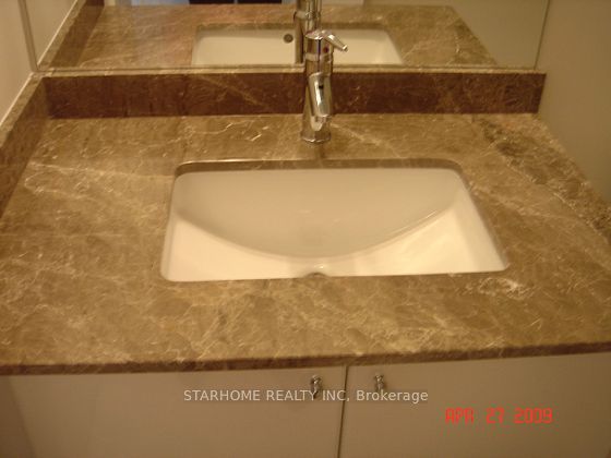 18 Harbour Street 706, Toronto, ON M5J 2Z6 photo 3
