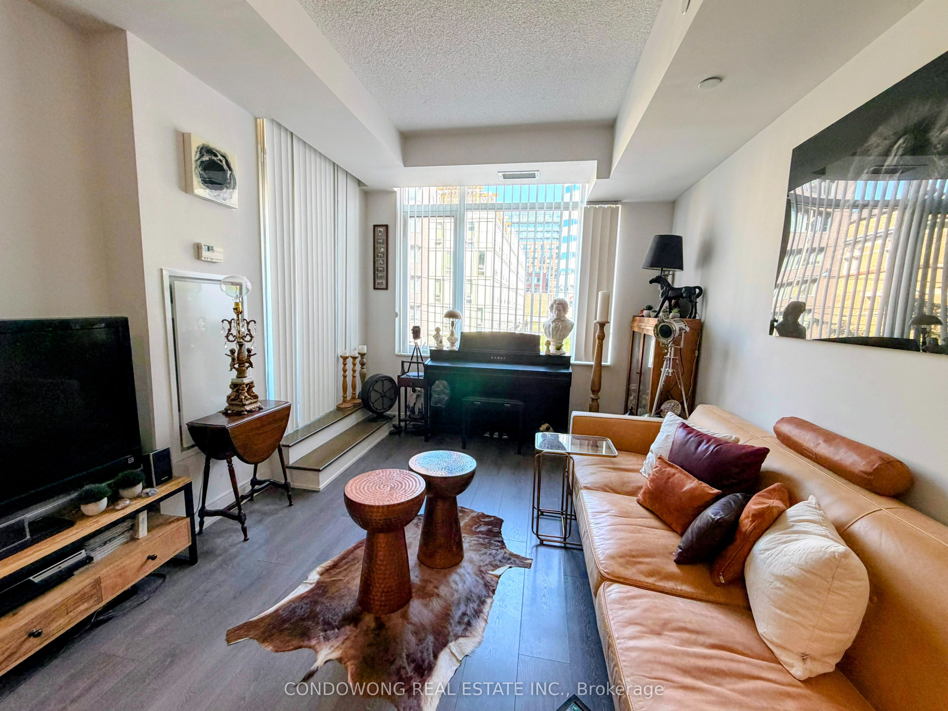 525 Adelaide Street W 210, Toronto, ON M5V 0N7
