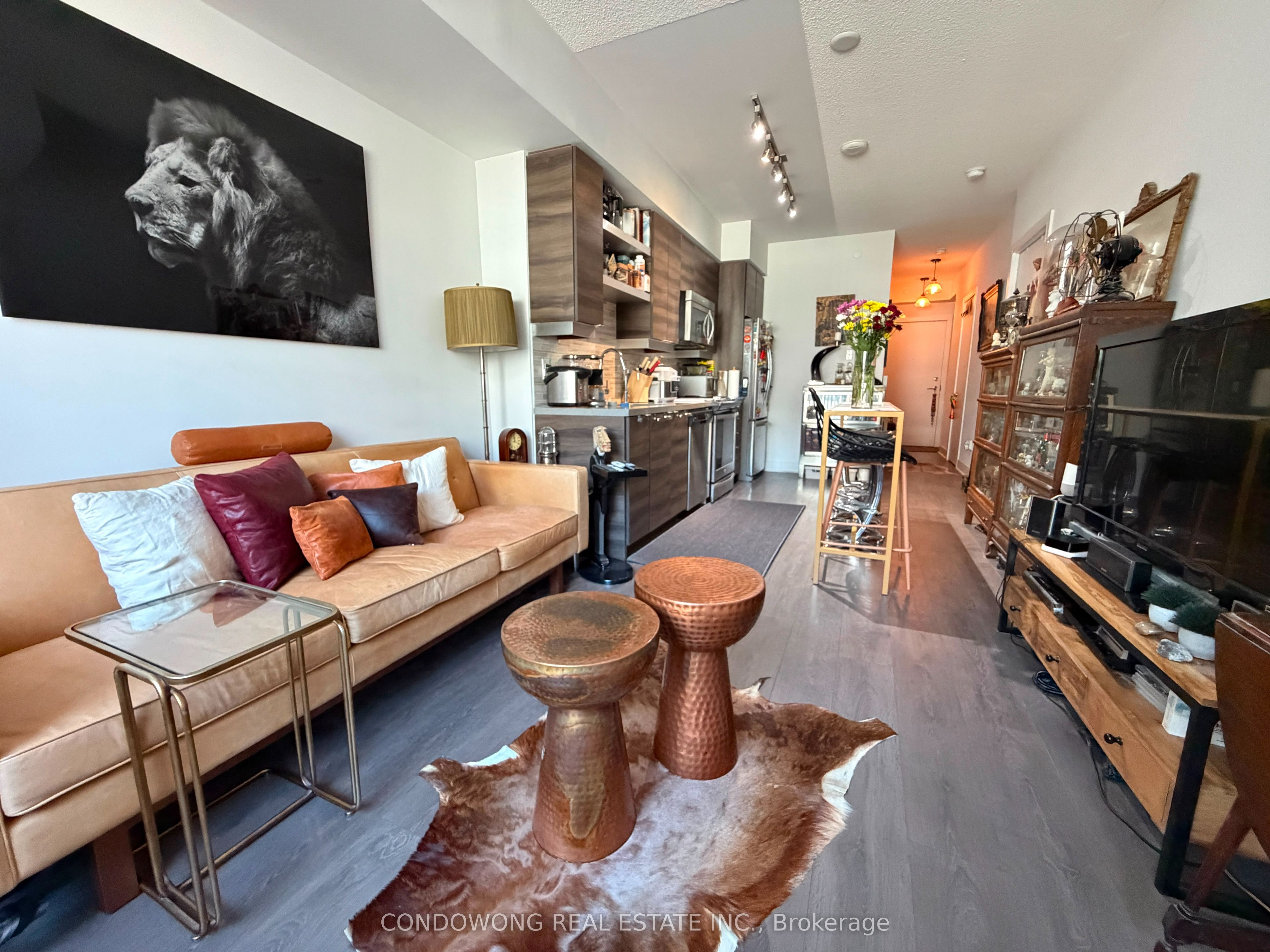 525 Adelaide Street W 210, Toronto, ON M5V 0N7 photo 2