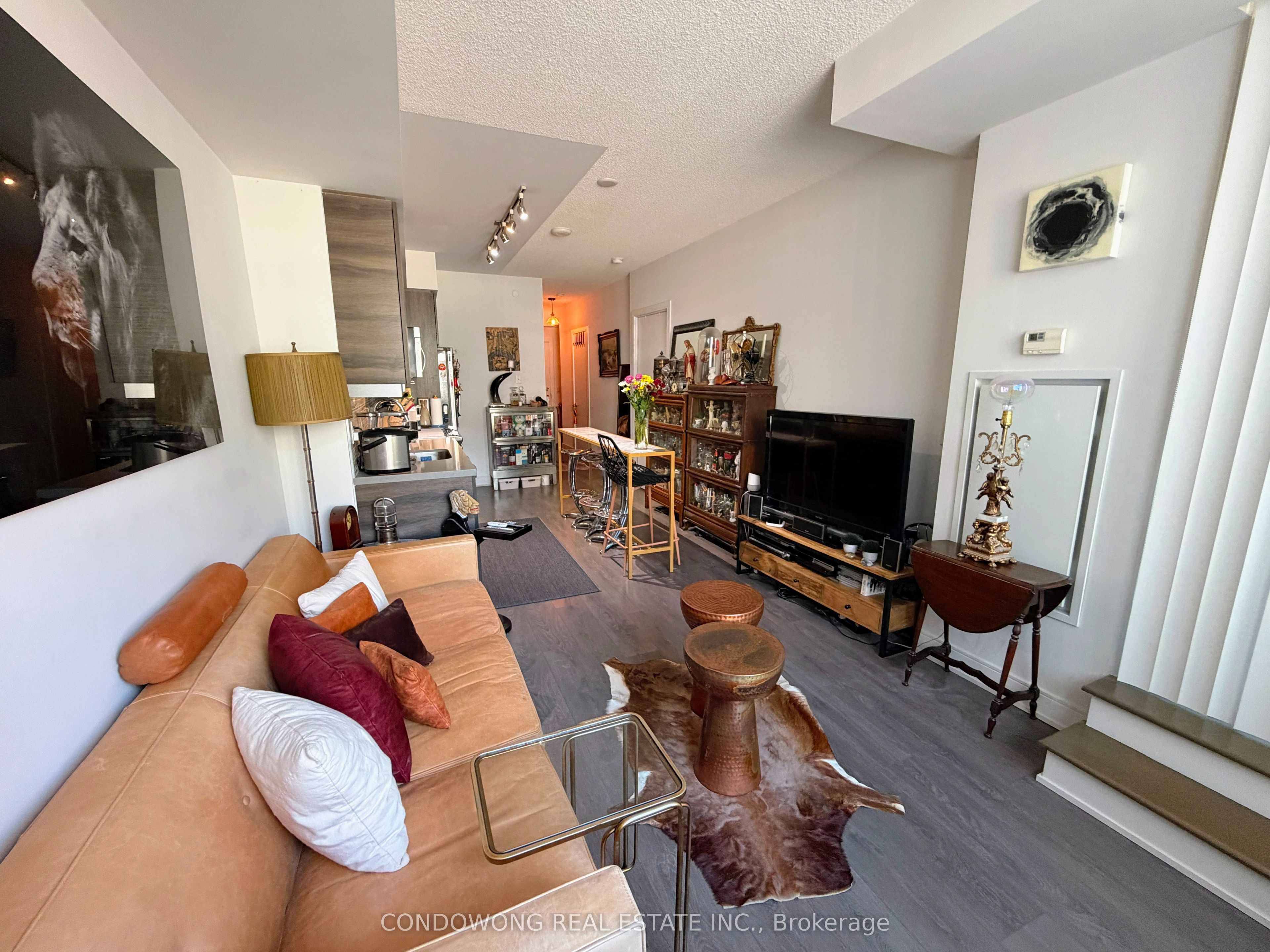 525 Adelaide Street W 210, Toronto, ON M5V 0N7 photo 3