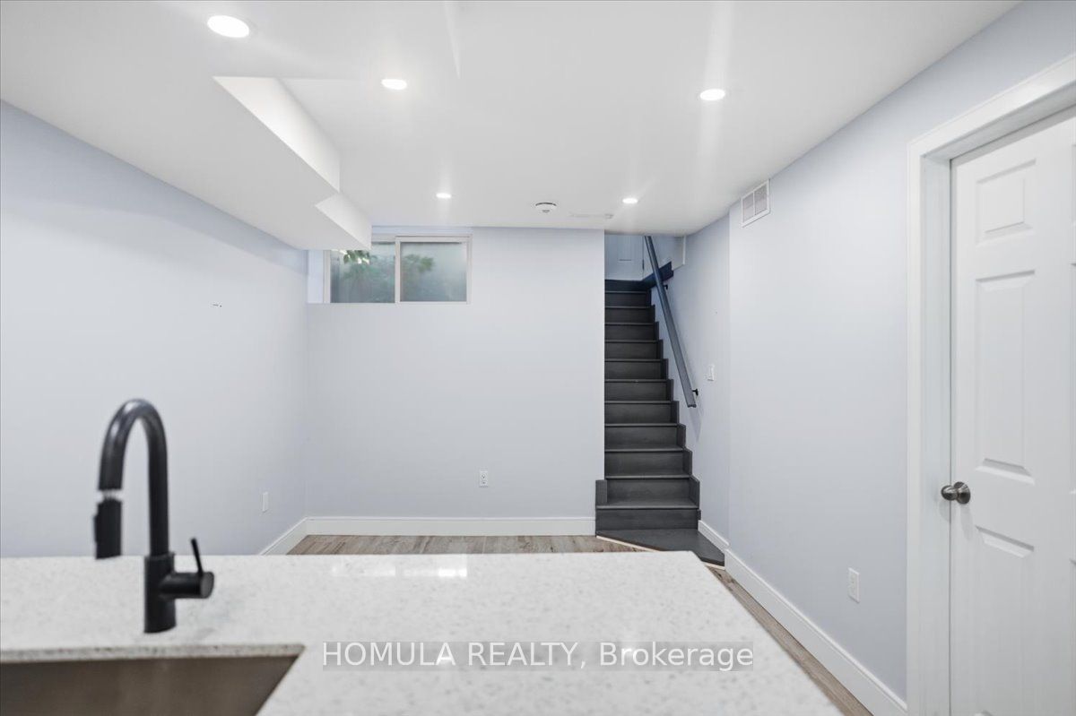 29 Grace Street Basement, Toronto, ON M6G 3A6 photo 2
