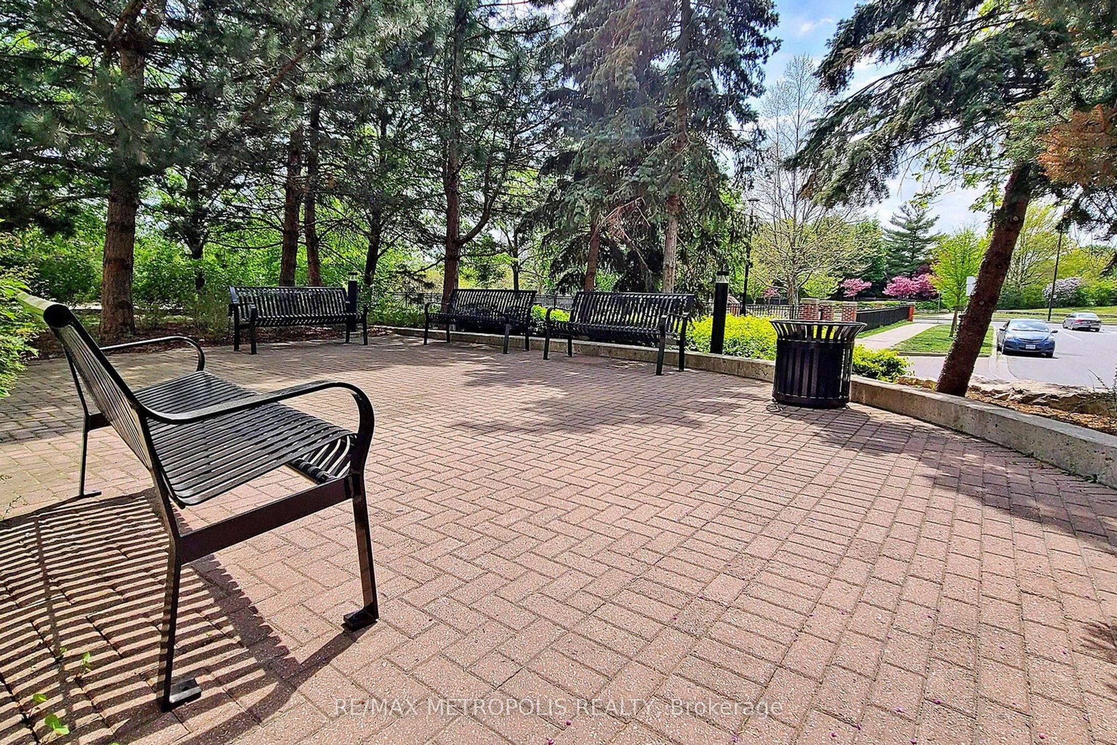 23 Lorraine Drive 1906, Toronto, ON M2N 6Z6 photo 4