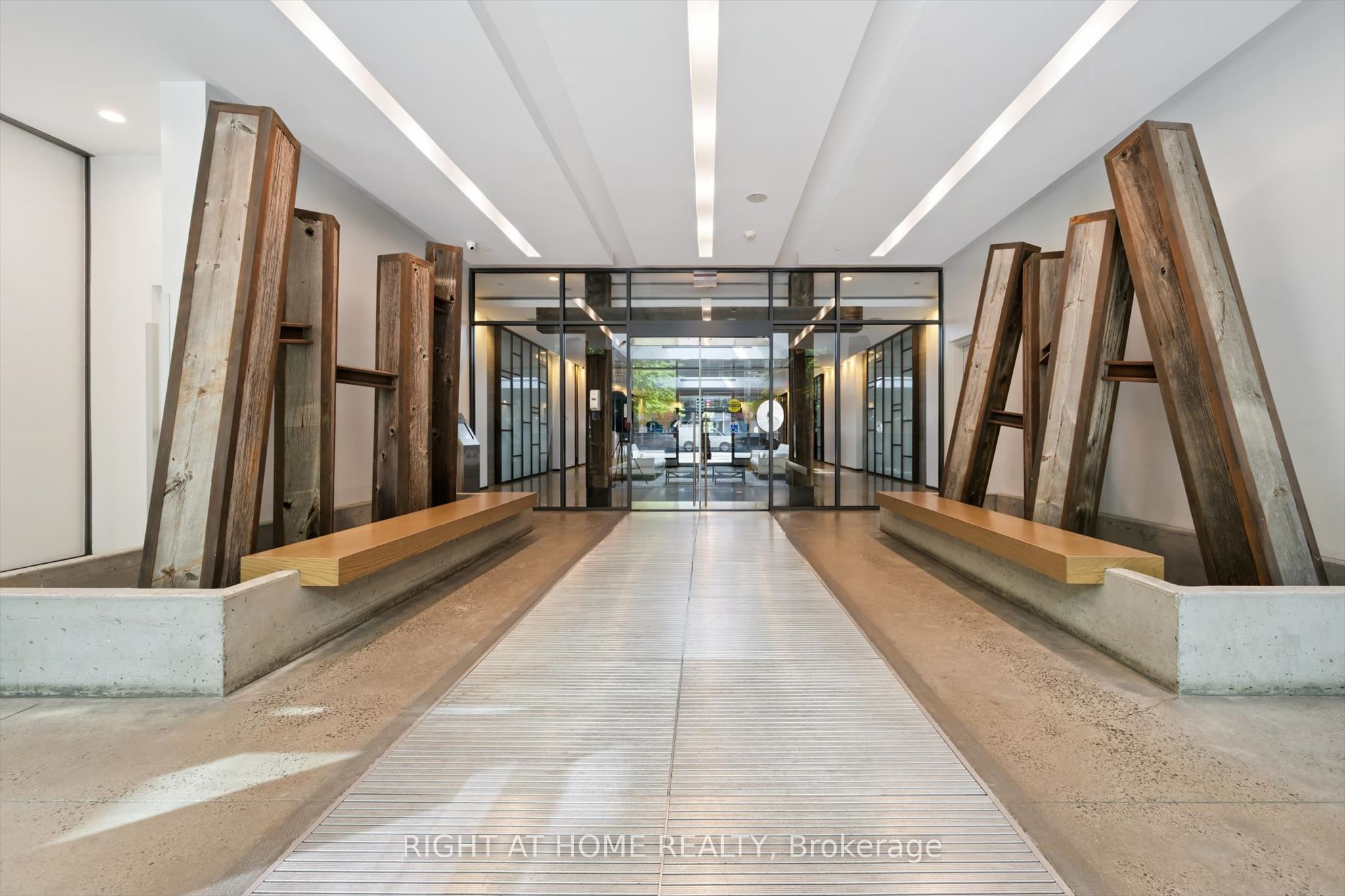 1030 King Street W 418, Toronto, ON M6K 3N3 photo 3