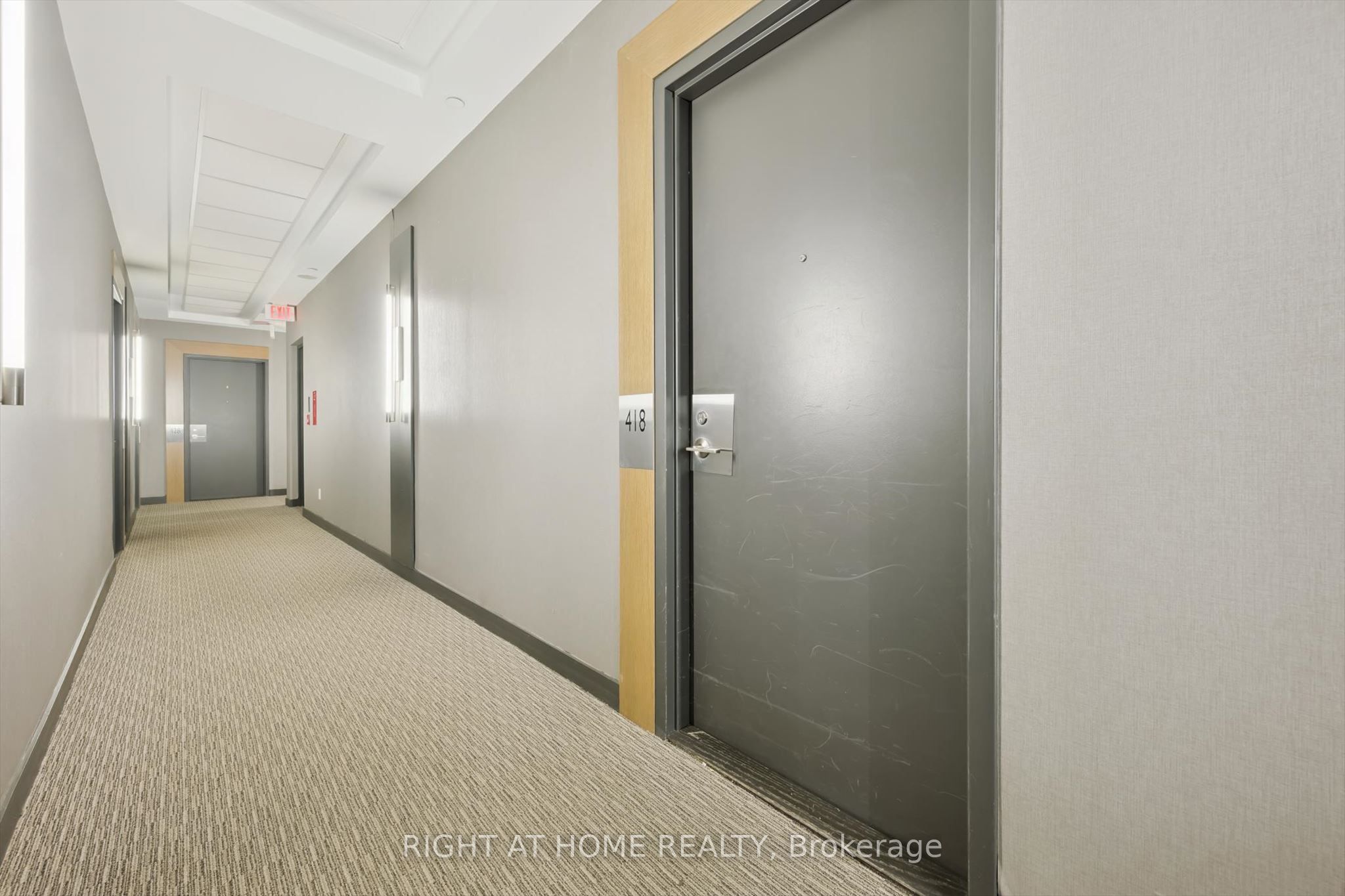 1030 King Street W 418, Toronto, ON M6K 3N3 photo 5