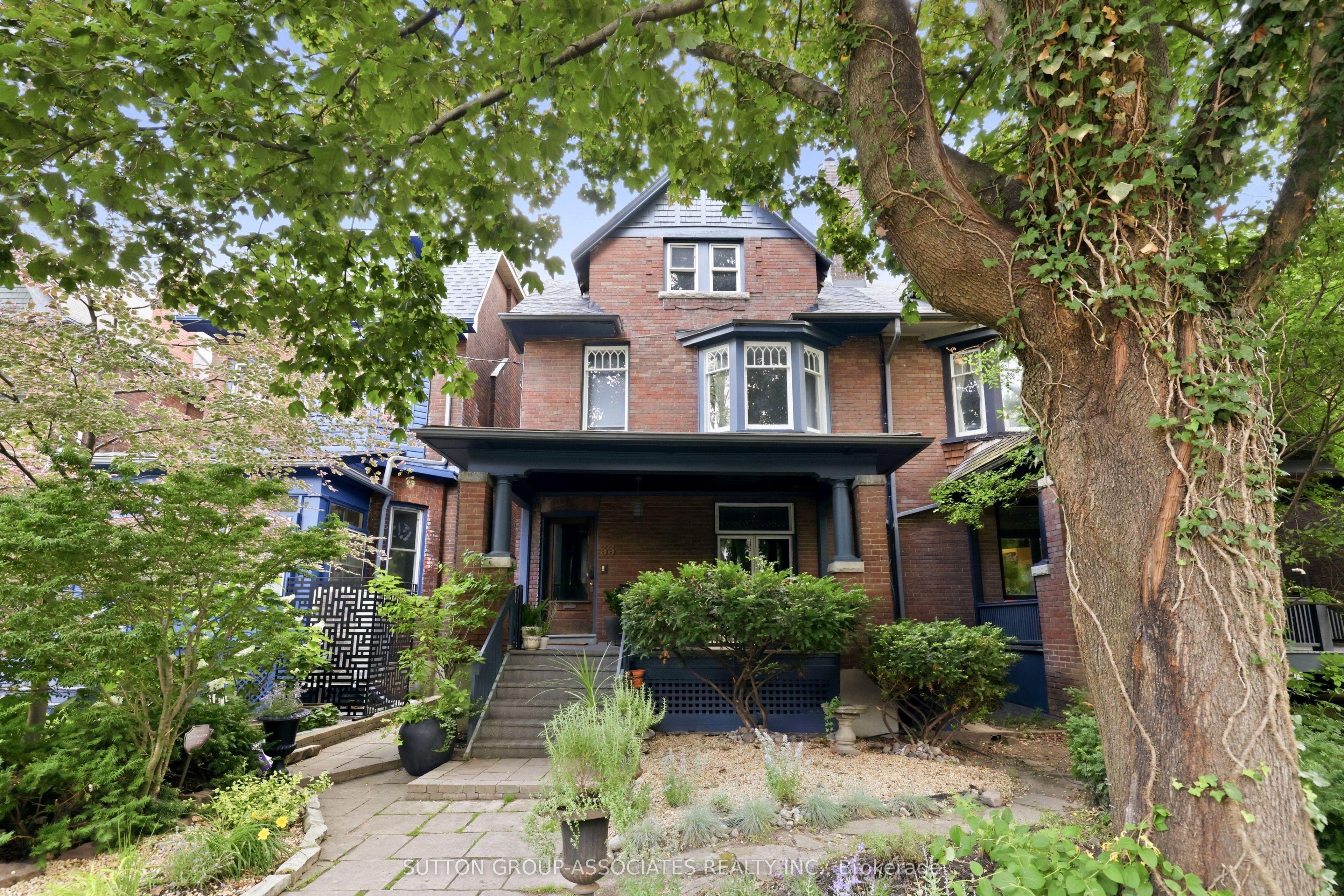 33 Albany Avenue, Toronto, ON M5R 3C2