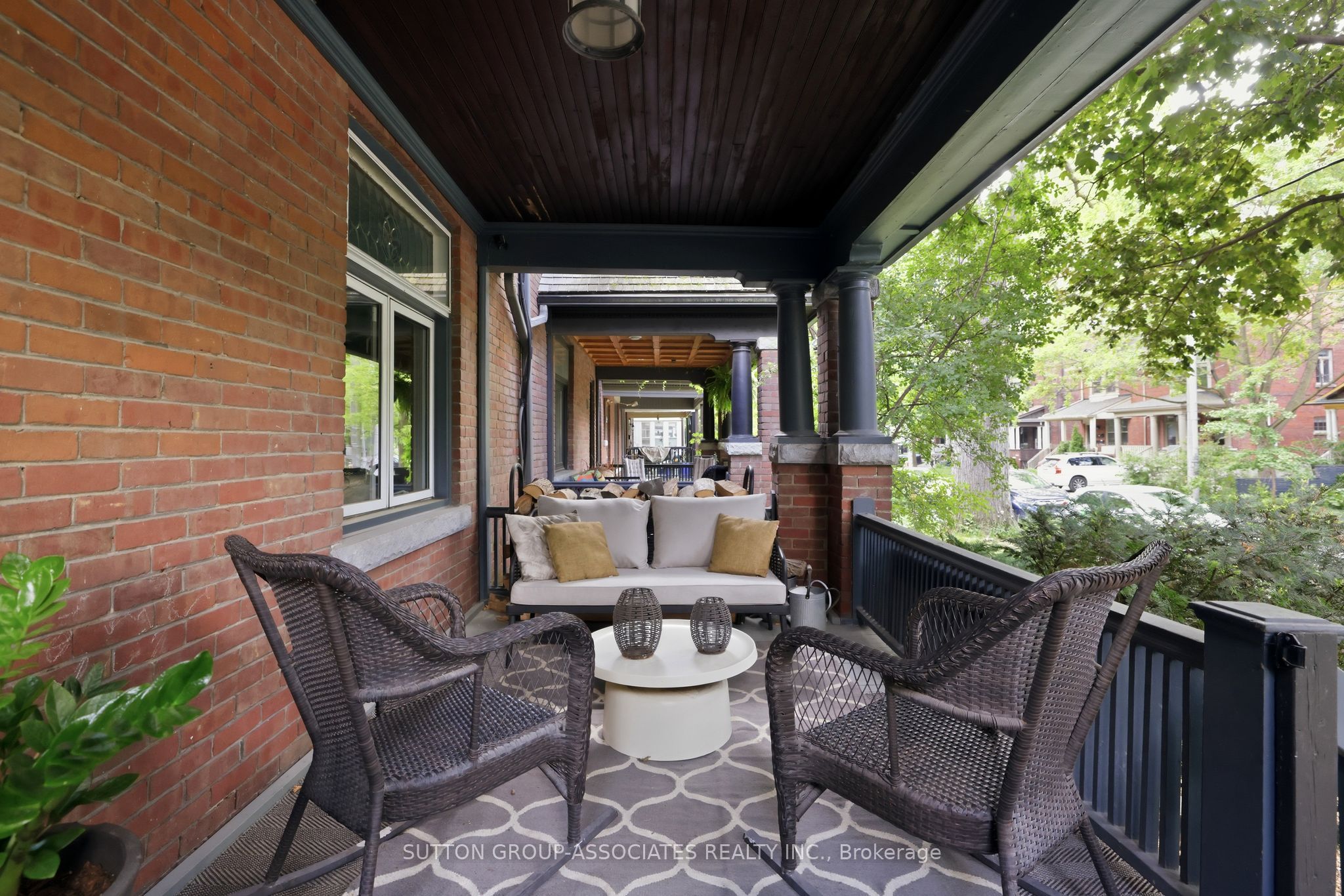 33 Albany Avenue, Toronto, ON M5R 3C2 photo 2