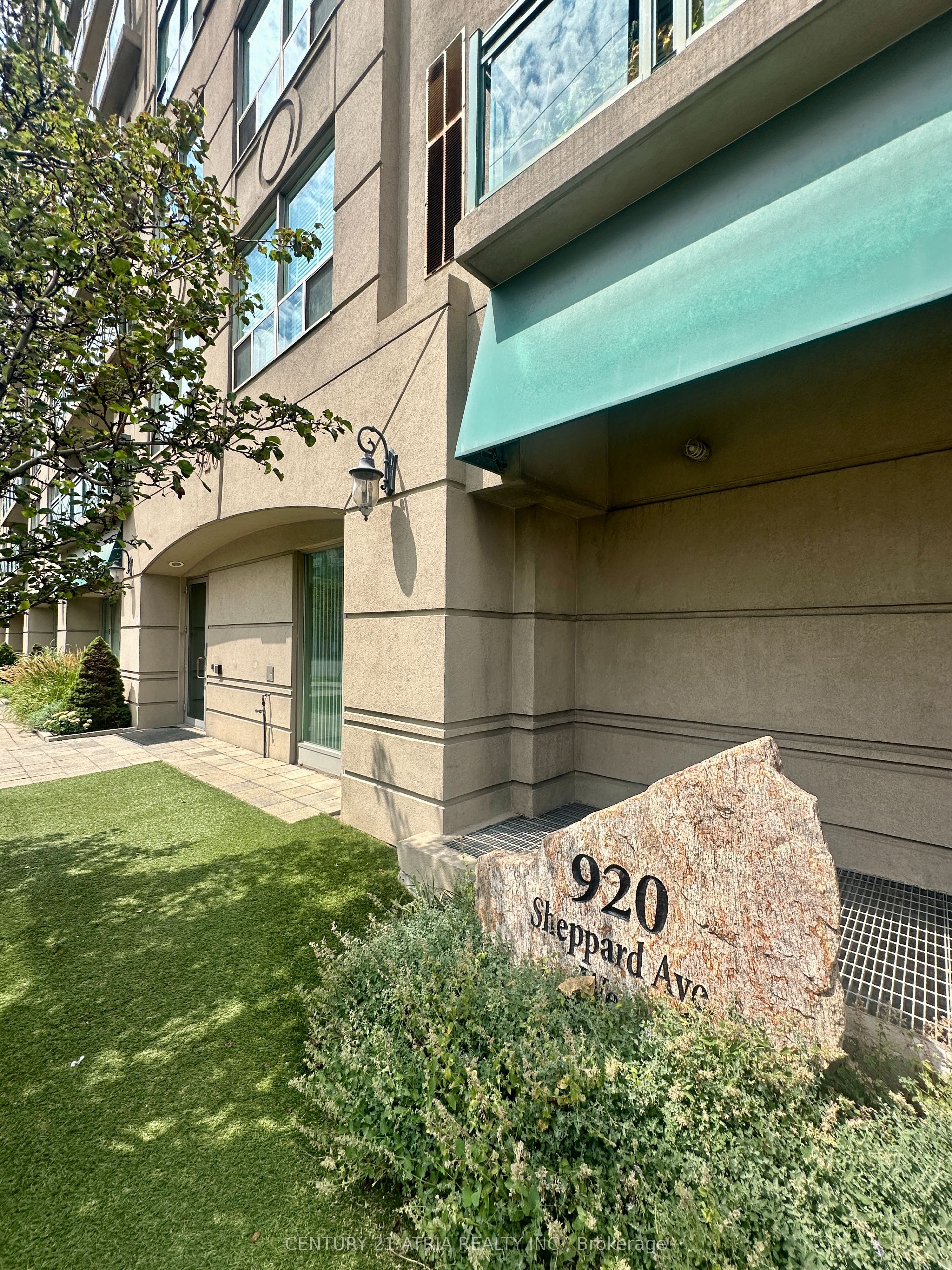 920 Sheppard Avenue W 302, Toronto, ON M3H 0A2