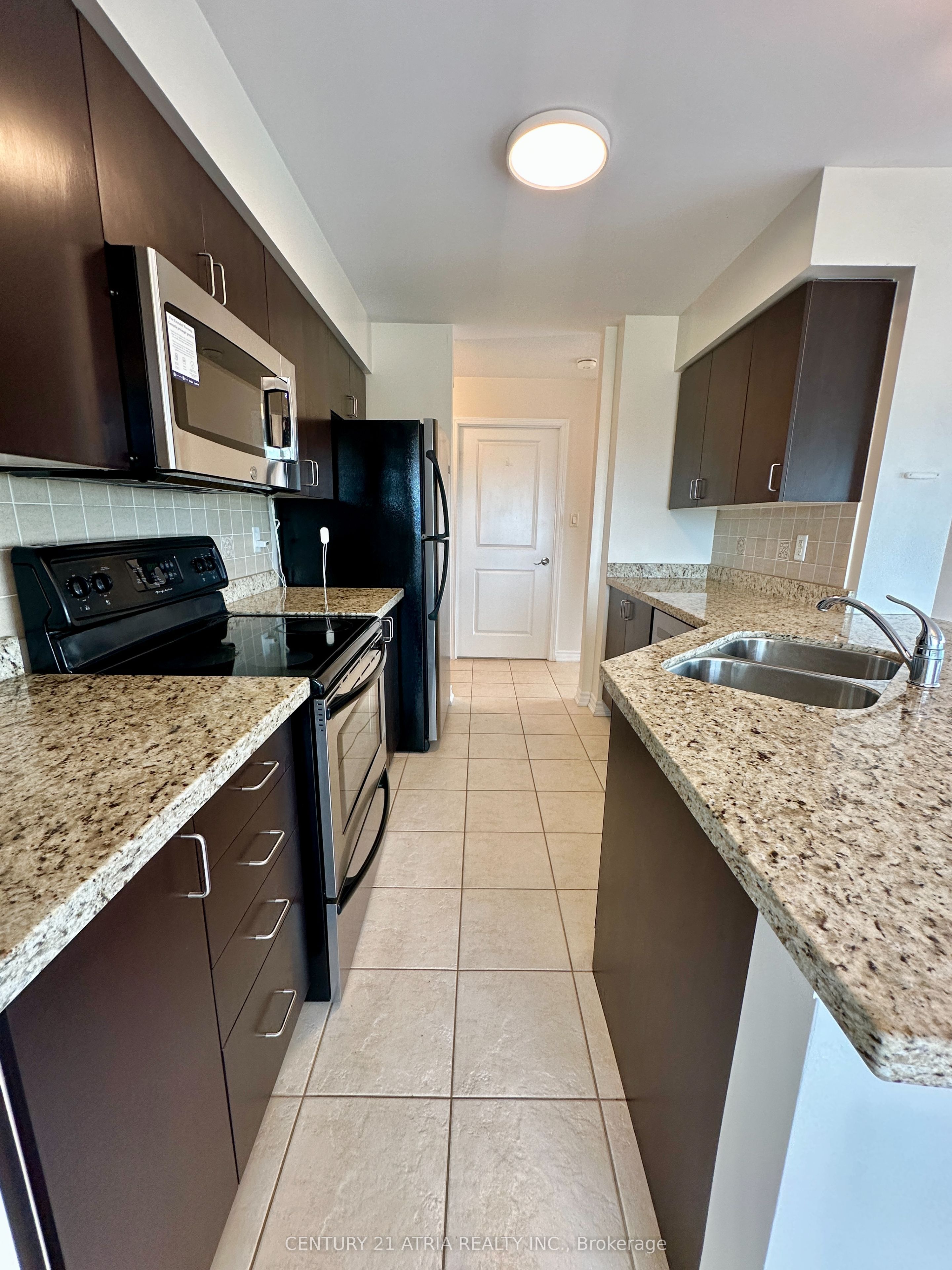 920 Sheppard Avenue W 302, Toronto, ON M3H 0A2 photo 3