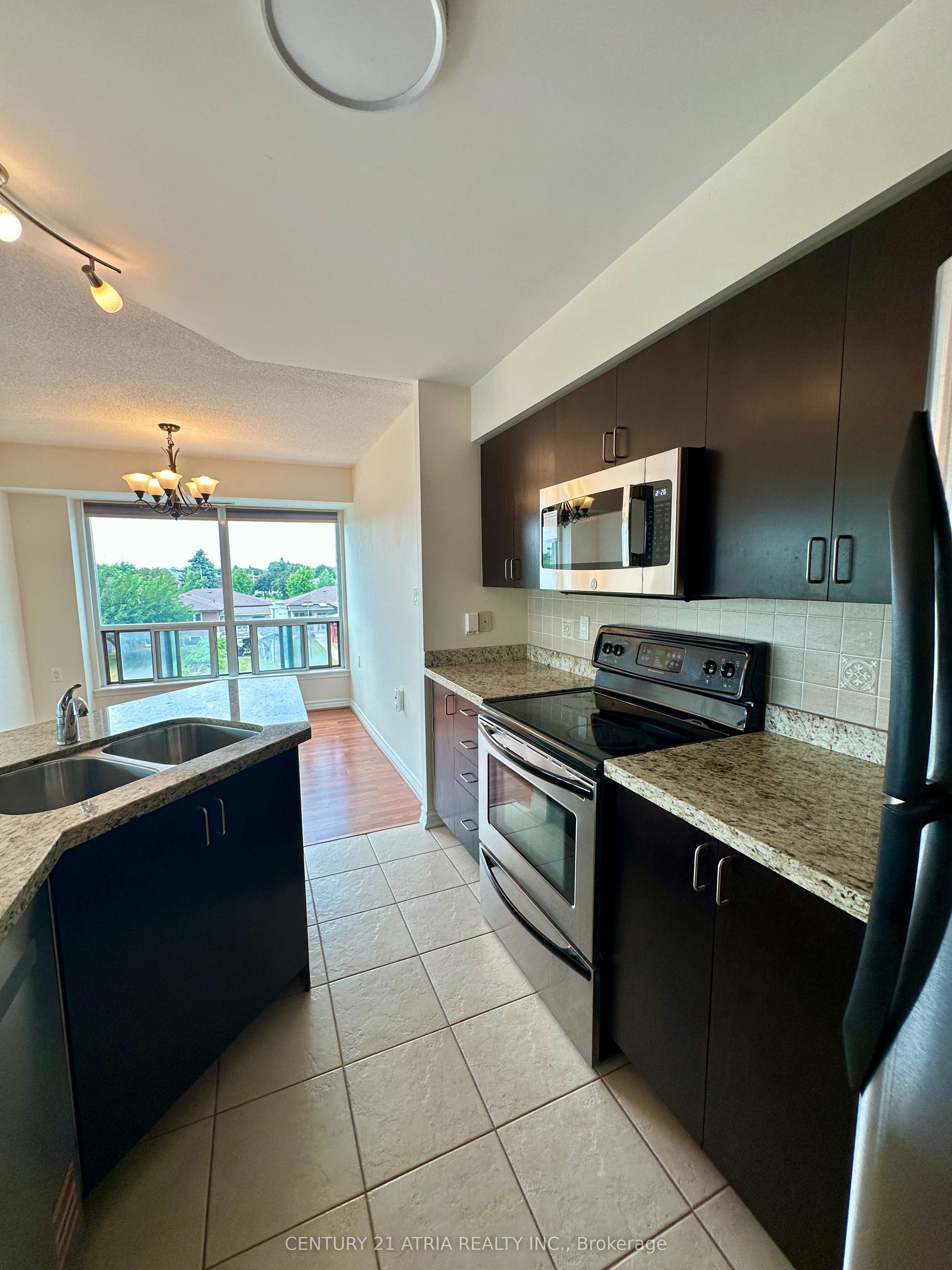 920 Sheppard Avenue W 302, Toronto, ON M3H 0A2 photo 4