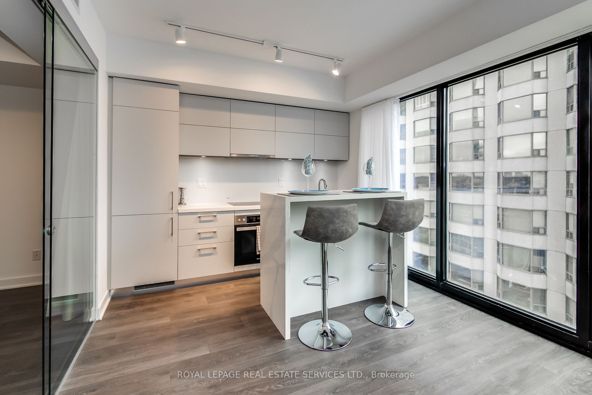 188 Cumberland Street 1907, Toronto, ON M5R 0B6