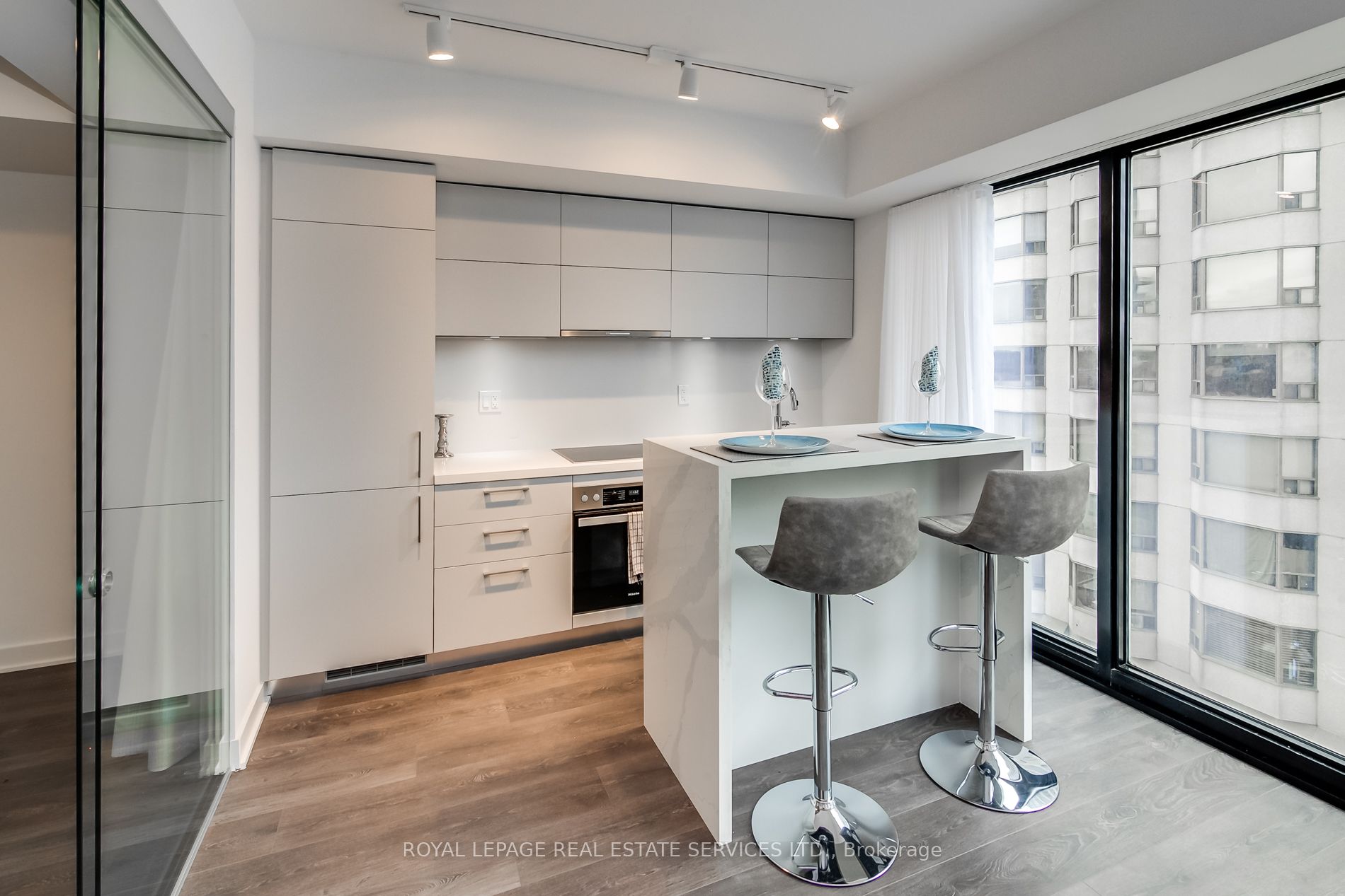 188 Cumberland Street 1907, Toronto, ON M5R 0B6 photo 2