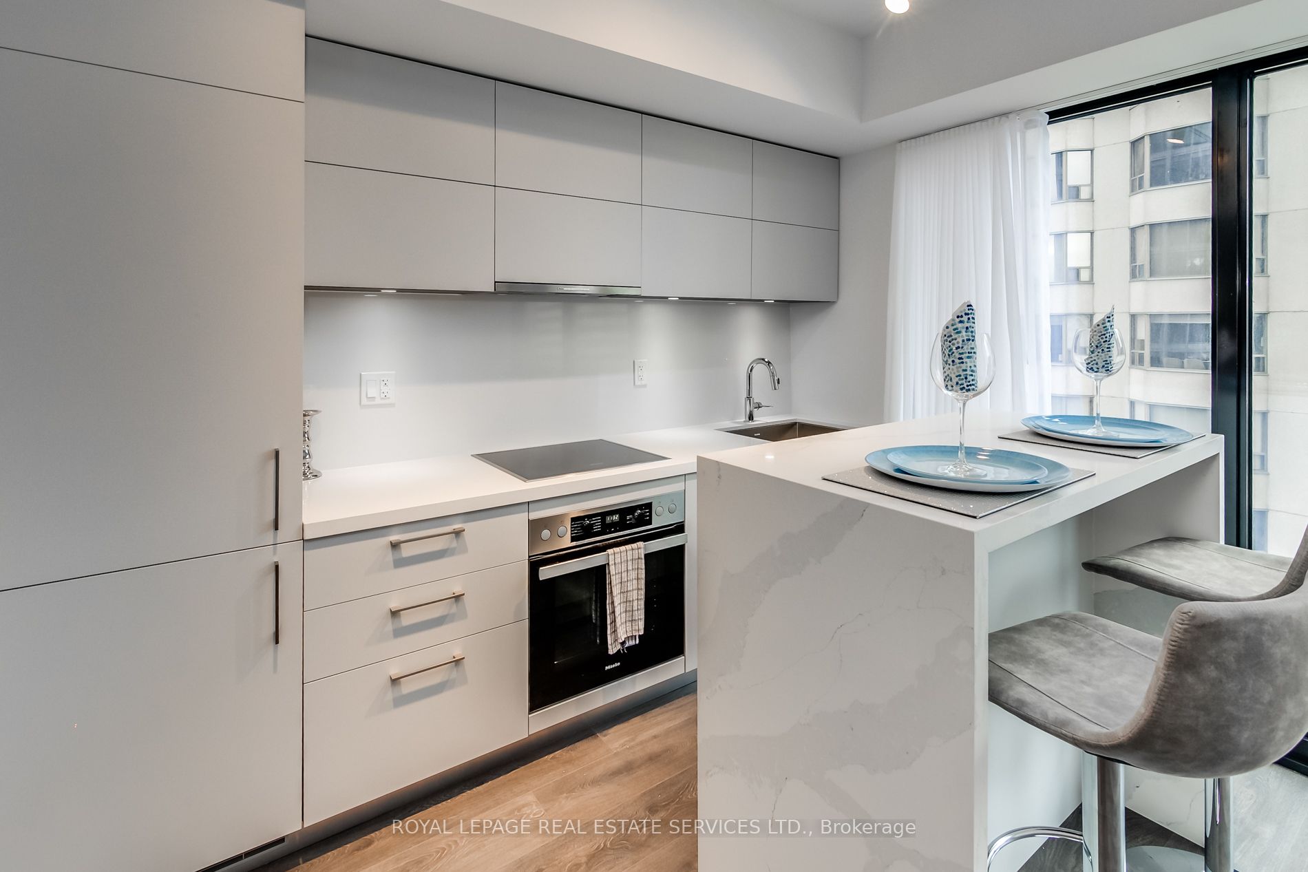 188 Cumberland Street 1907, Toronto, ON M5R 0B6 photo 3