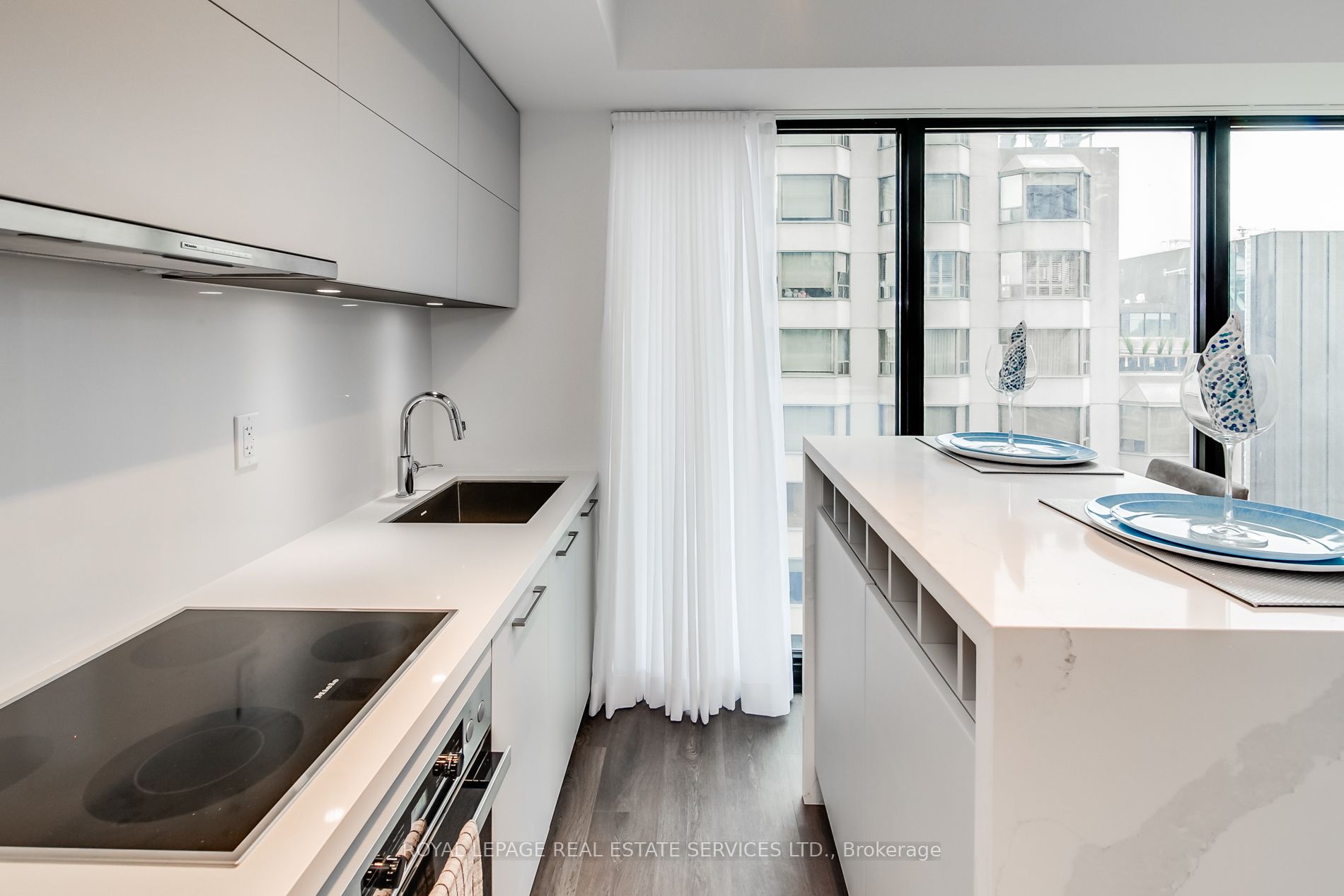 188 Cumberland Street 1907, Toronto, ON M5R 0B6 photo 4