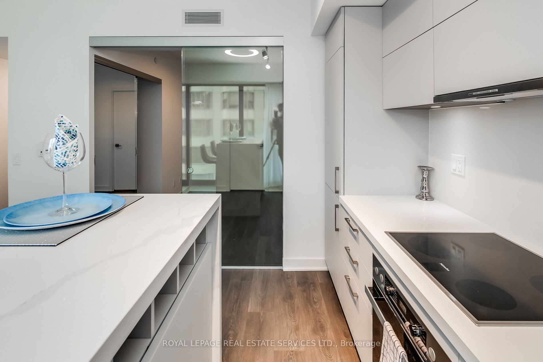188 Cumberland Street 1907, Toronto, ON M5R 0B6 photo 5