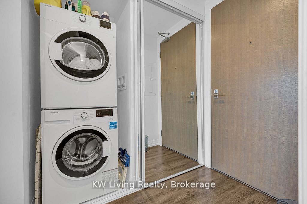 251 Jarvis Street 2911, Toronto, ON M5B 0C3 photo 3