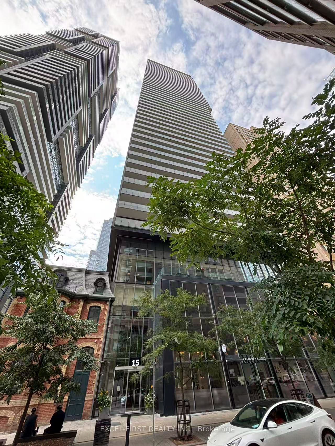 15 Grenvilles Street 1011, Toronto, ON M4Y 1A1
