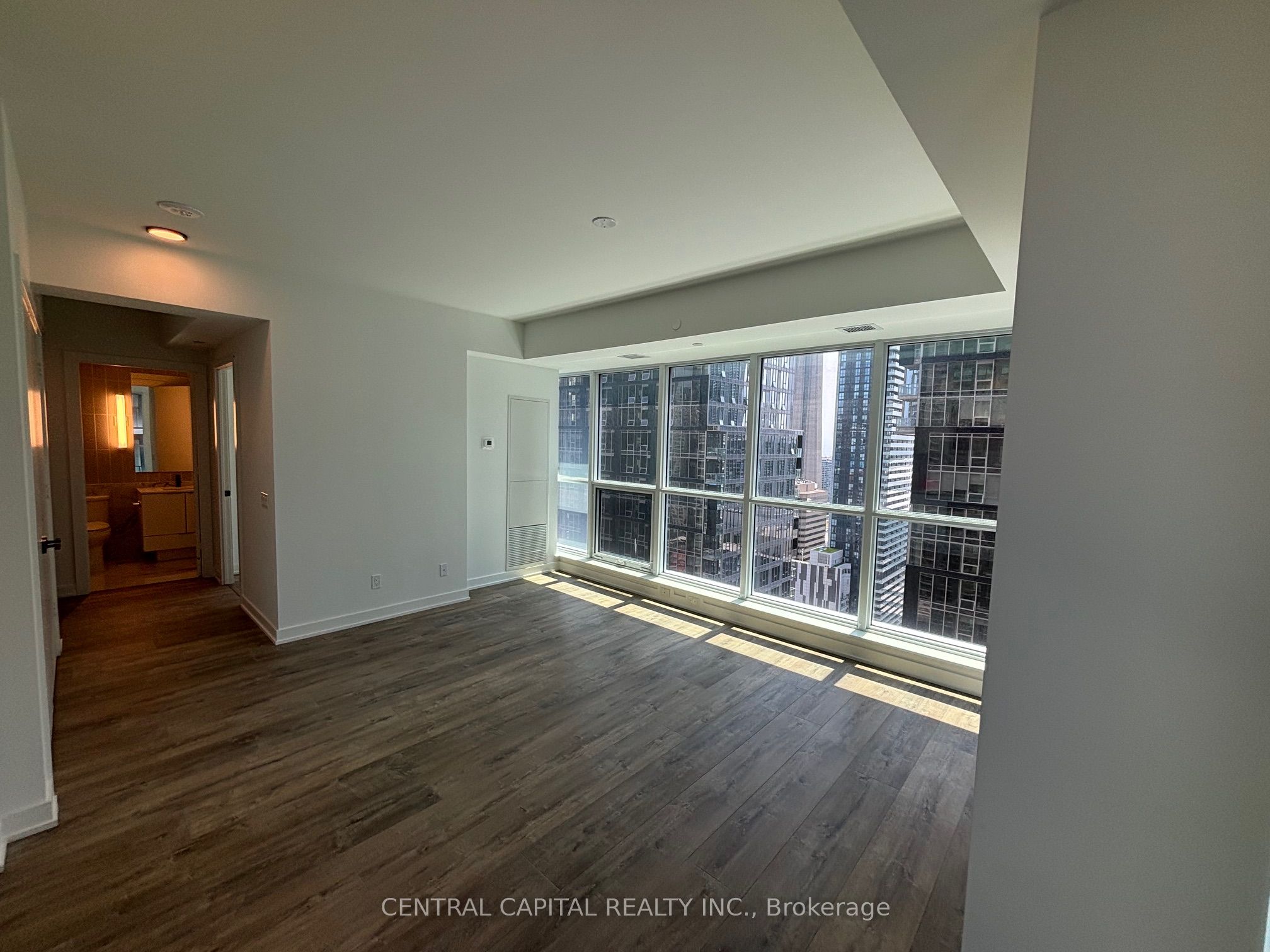 327 King Street W 3003, Toronto, ON M5V 0W7 photo 2