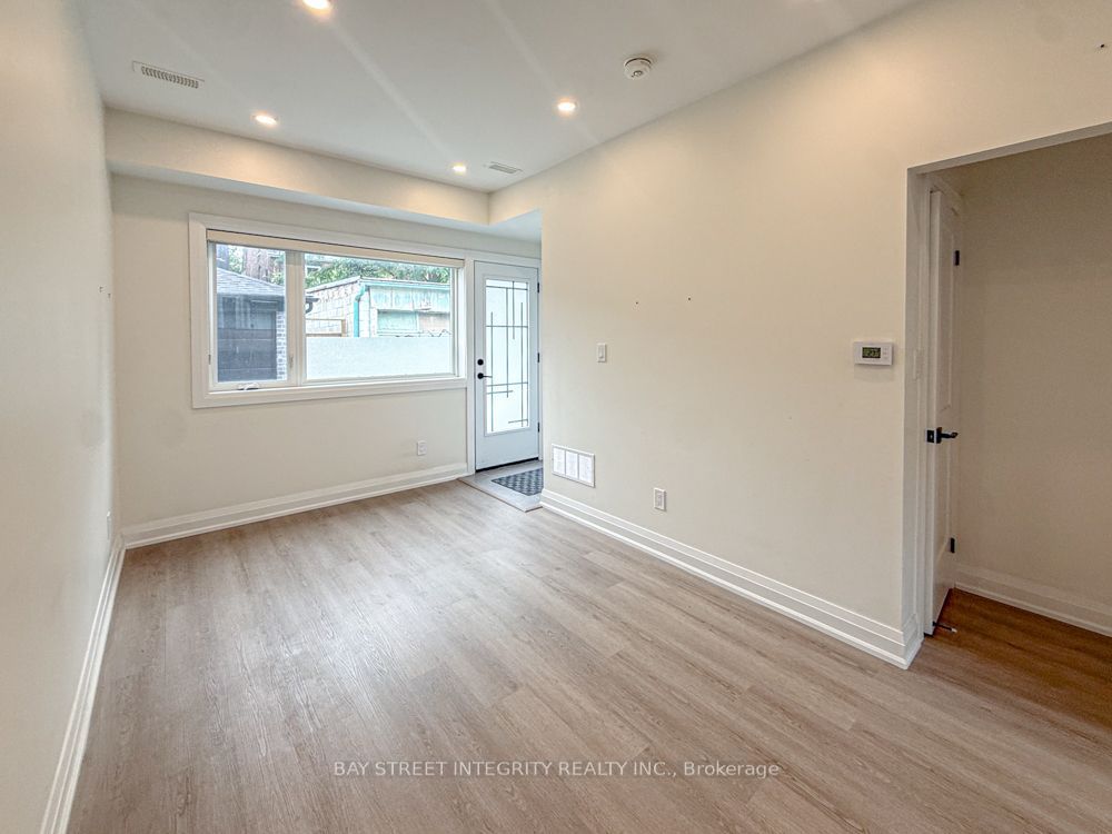 598 Crawford Street Laneway, Toronto, ON M6G 3K2 photo 2