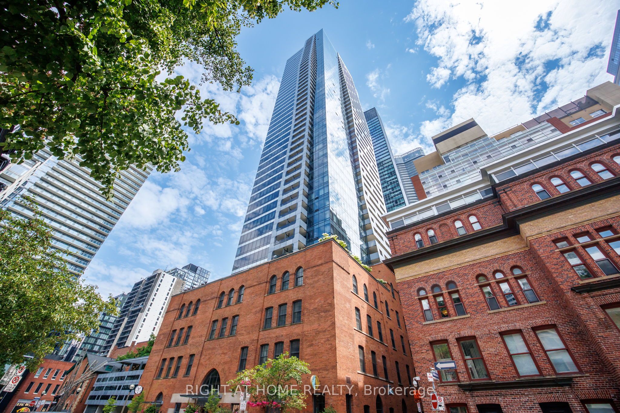 5 St Joseph Street 3105, Toronto, ON M4Y 1J6