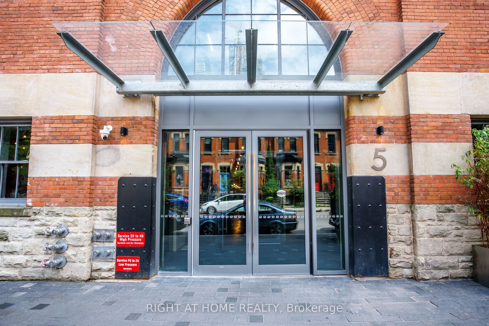 5 St Joseph Street 3105, Toronto, ON M4Y 1J6 photo 3