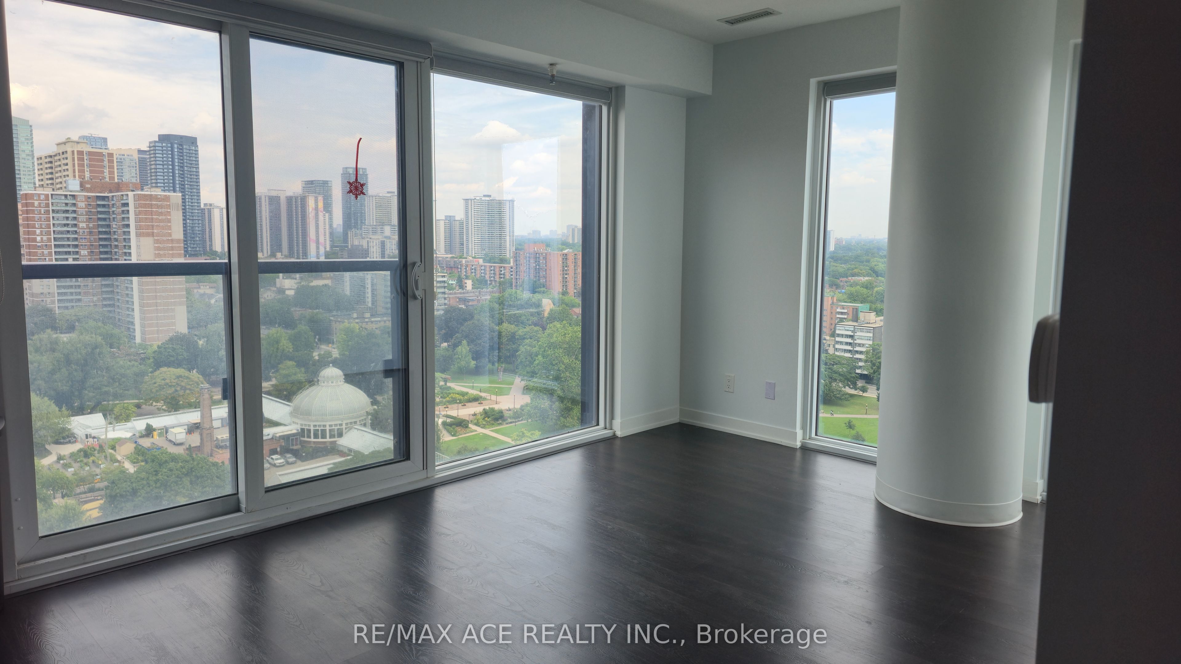 319 Jarvis Street 2010, Toronto, ON M5B 2C2 photo 2