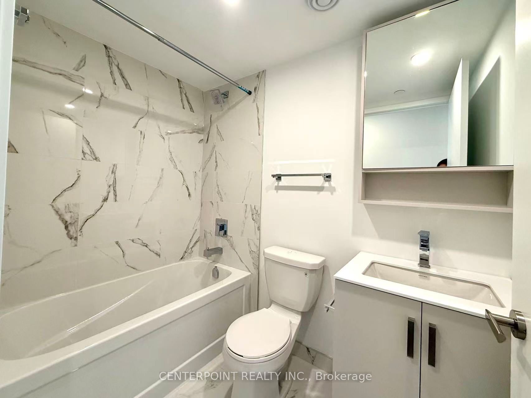 88 Queen Street E 1809, Toronto, ON M5C 0B6 photo 5