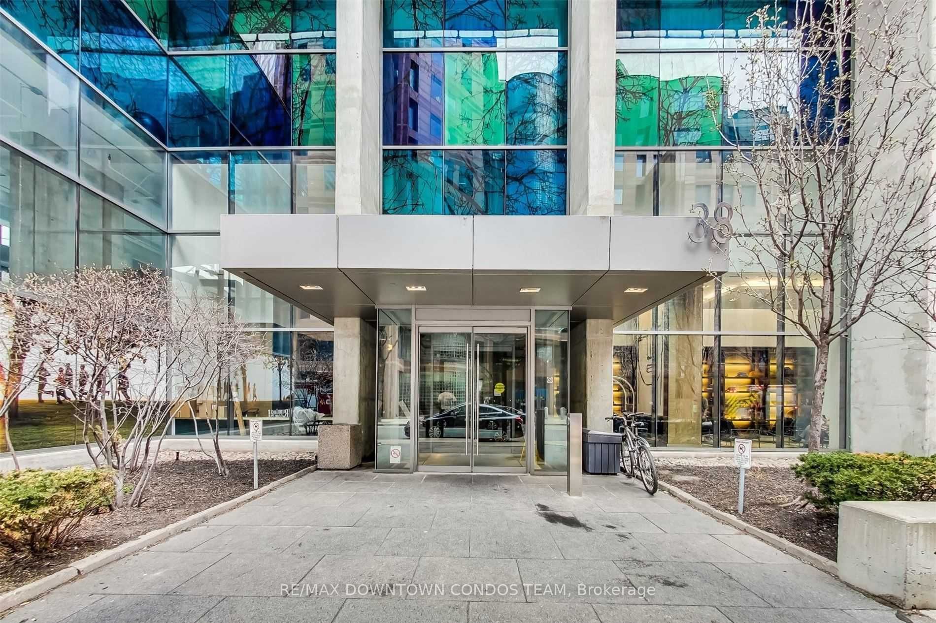 38 Grenville Street 1503, Toronto, ON M4Y 1A5 photo 2
