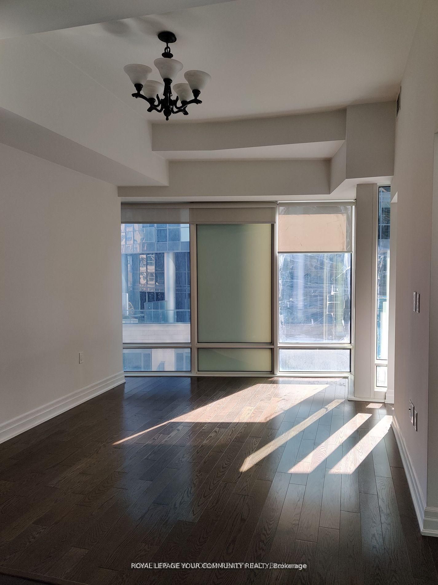 8 The Esplanade 601, Toronto, ON M5E 0A6 photo 2