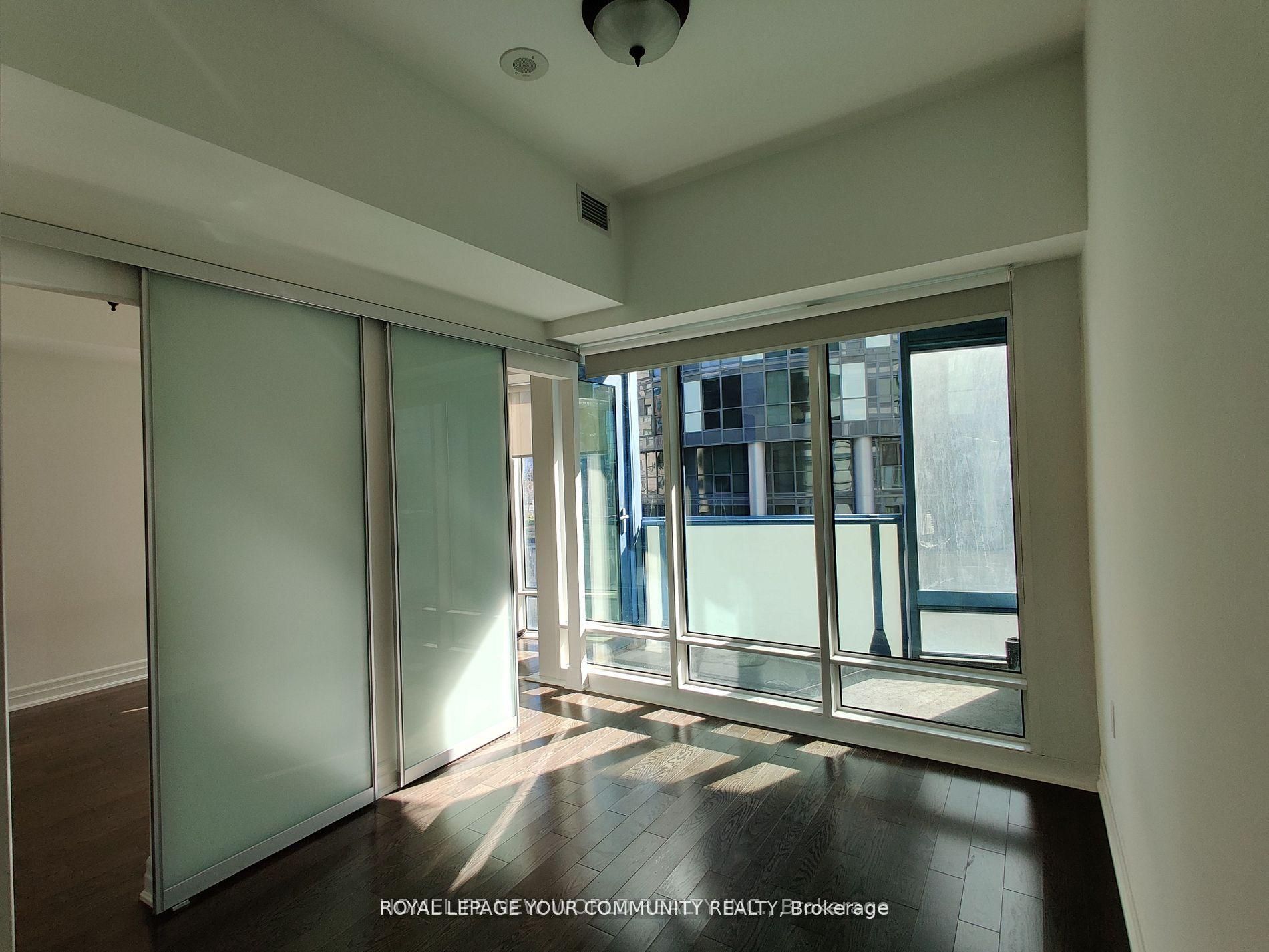 8 The Esplanade 601, Toronto, ON M5E 0A6 photo 3