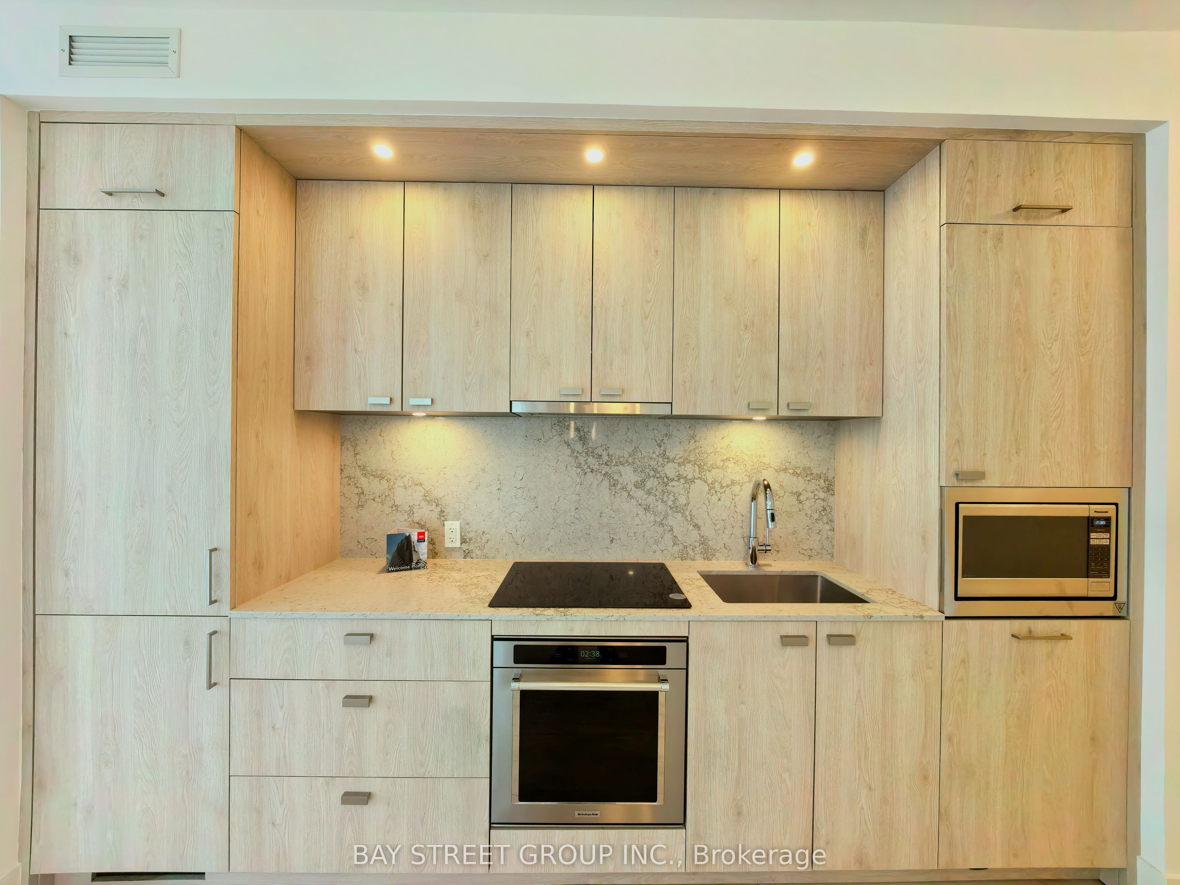 10 Inn on the park Drive 2205, Toronto, ON M3C 0P9 photo 3