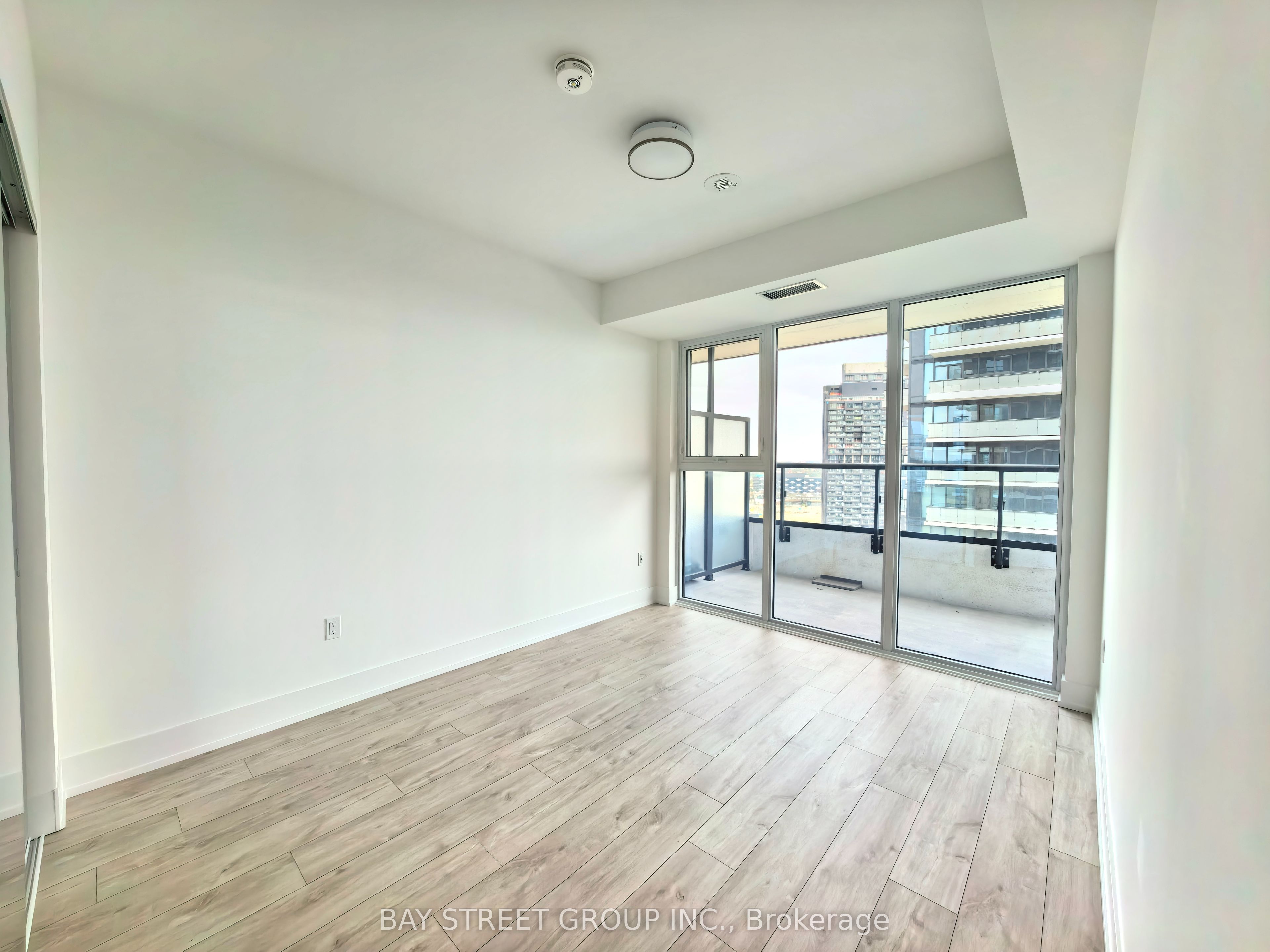 10 Inn on the park Drive 2205, Toronto, ON M3C 0P9 photo 5