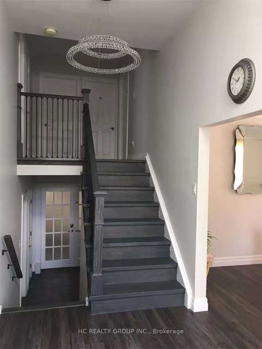 102 Peckham Avenue Upper Unit, Toronto, ON M2R 2V5 photo 2