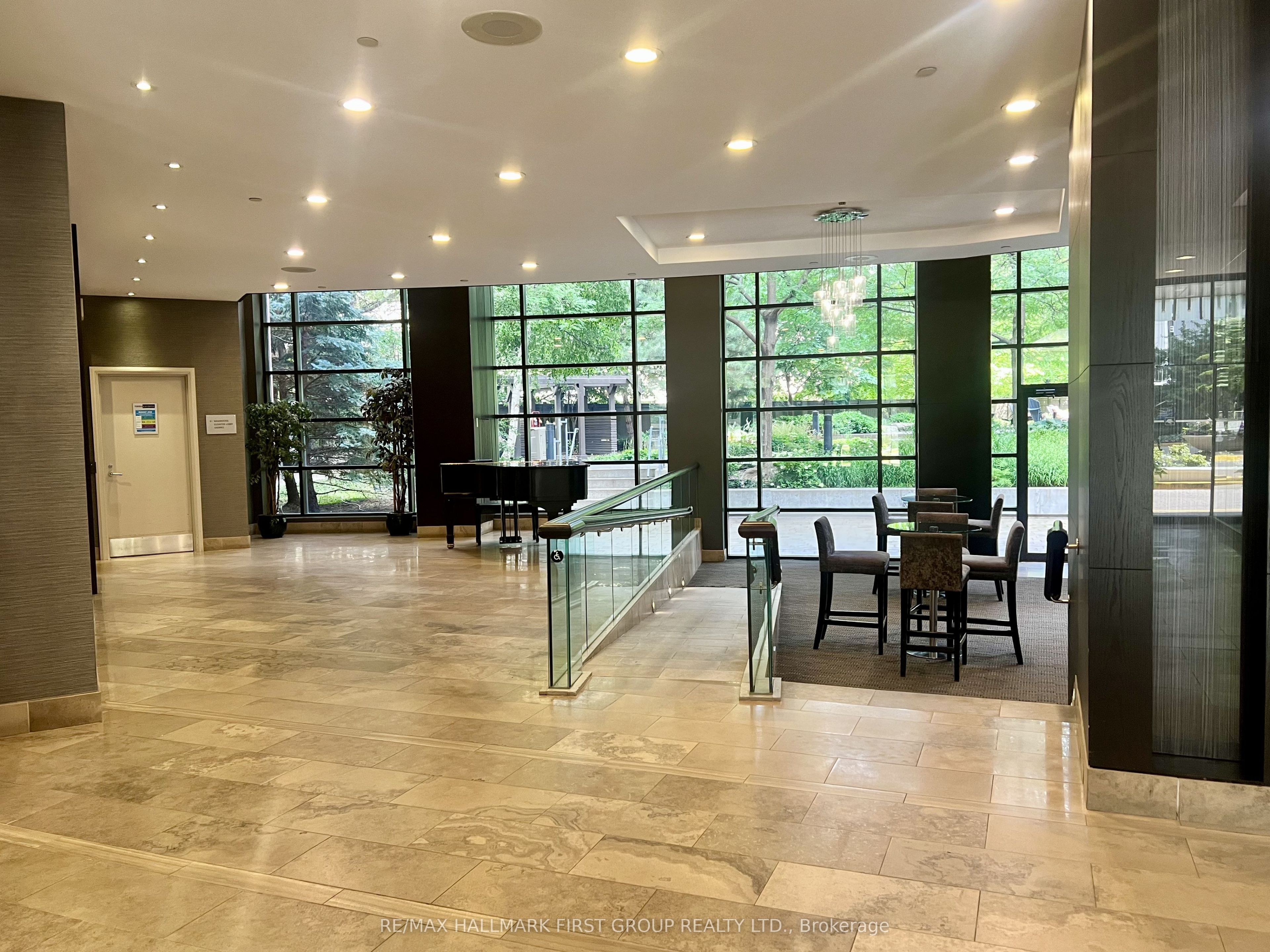 33 Sheppard Avenue E 806, Toronto, ON M2N 7K1 photo 3