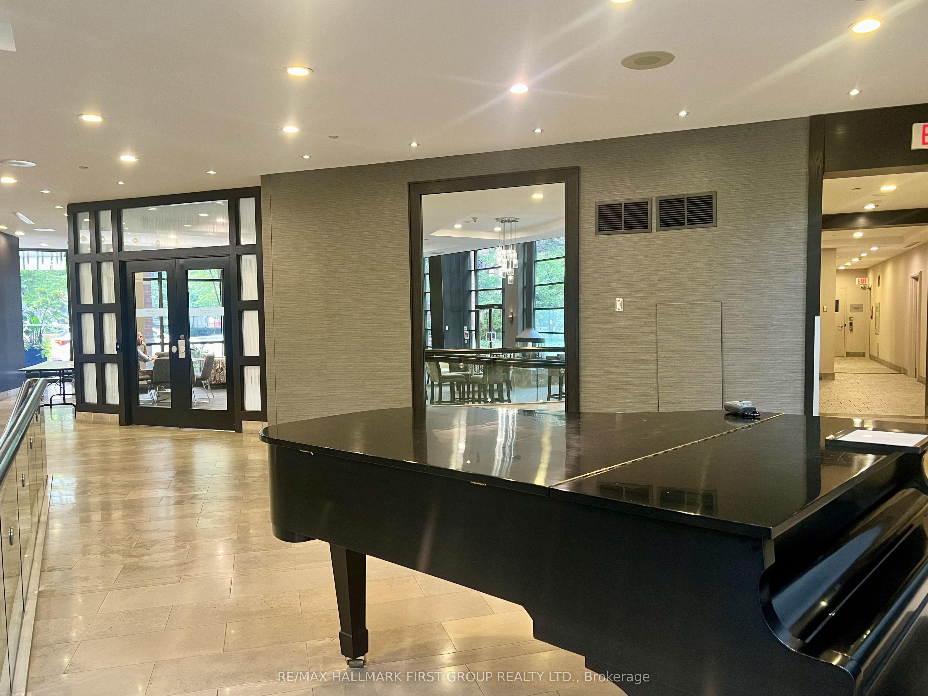 33 Sheppard Avenue E 806, Toronto, ON M2N 7K1 photo 4