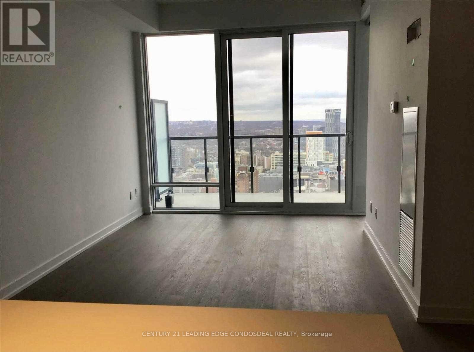 488 University Avenue 2312, Toronto, ON M5G 0C1 photo 4