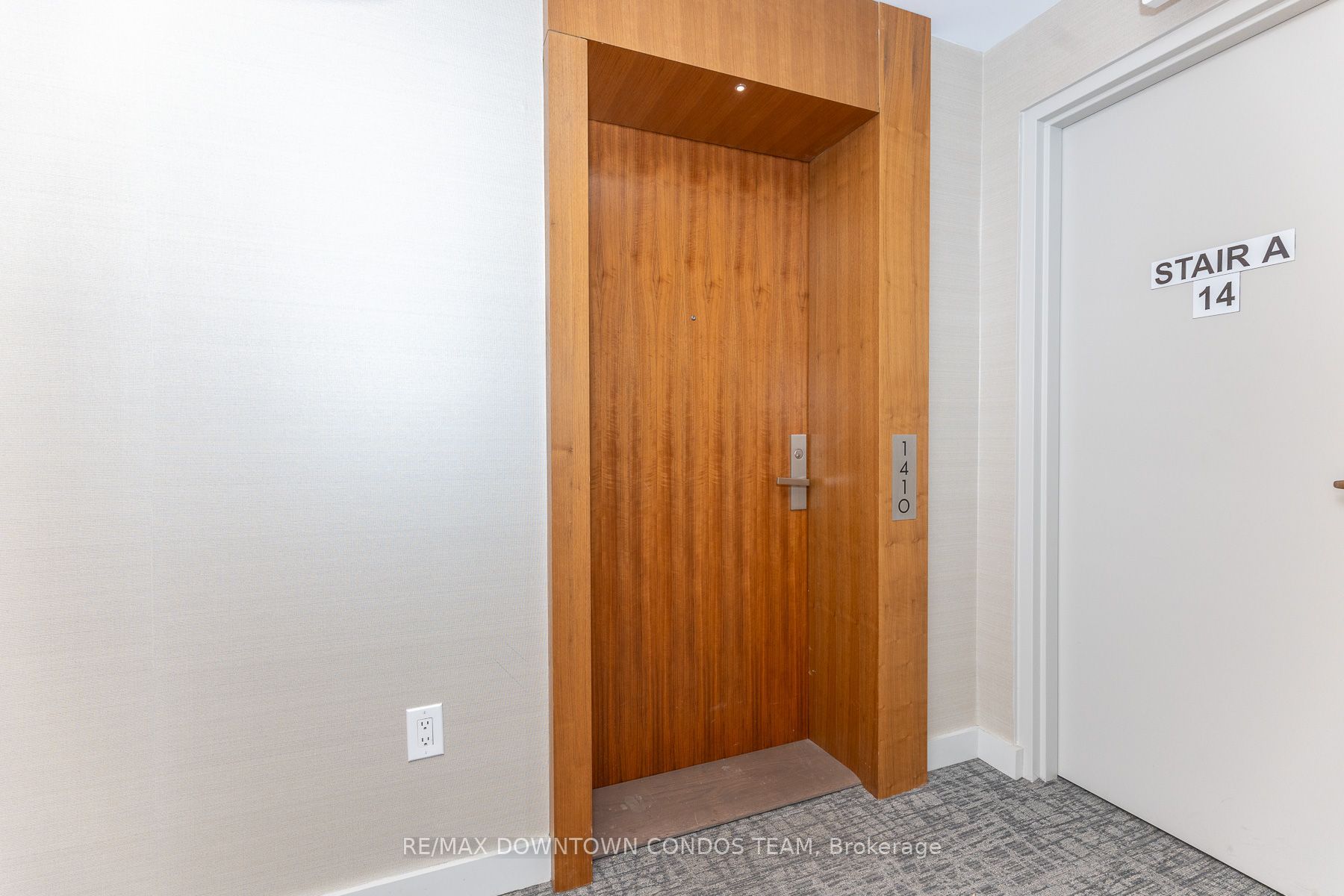 15 Queens Quay Street 1410, Toronto, ON M5E 0A4 photo 3