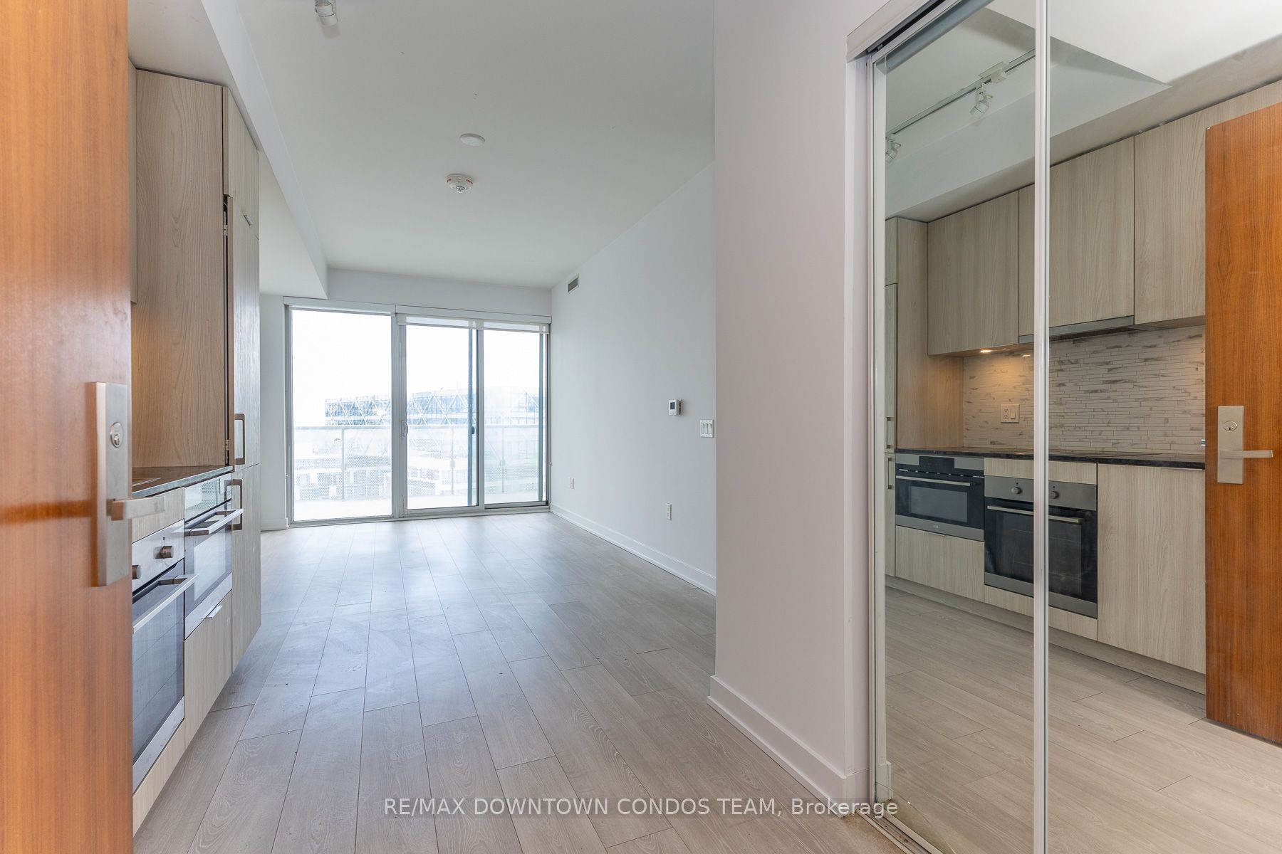 15 Queens Quay Street 1410, Toronto, ON M5E 0A4 photo 4